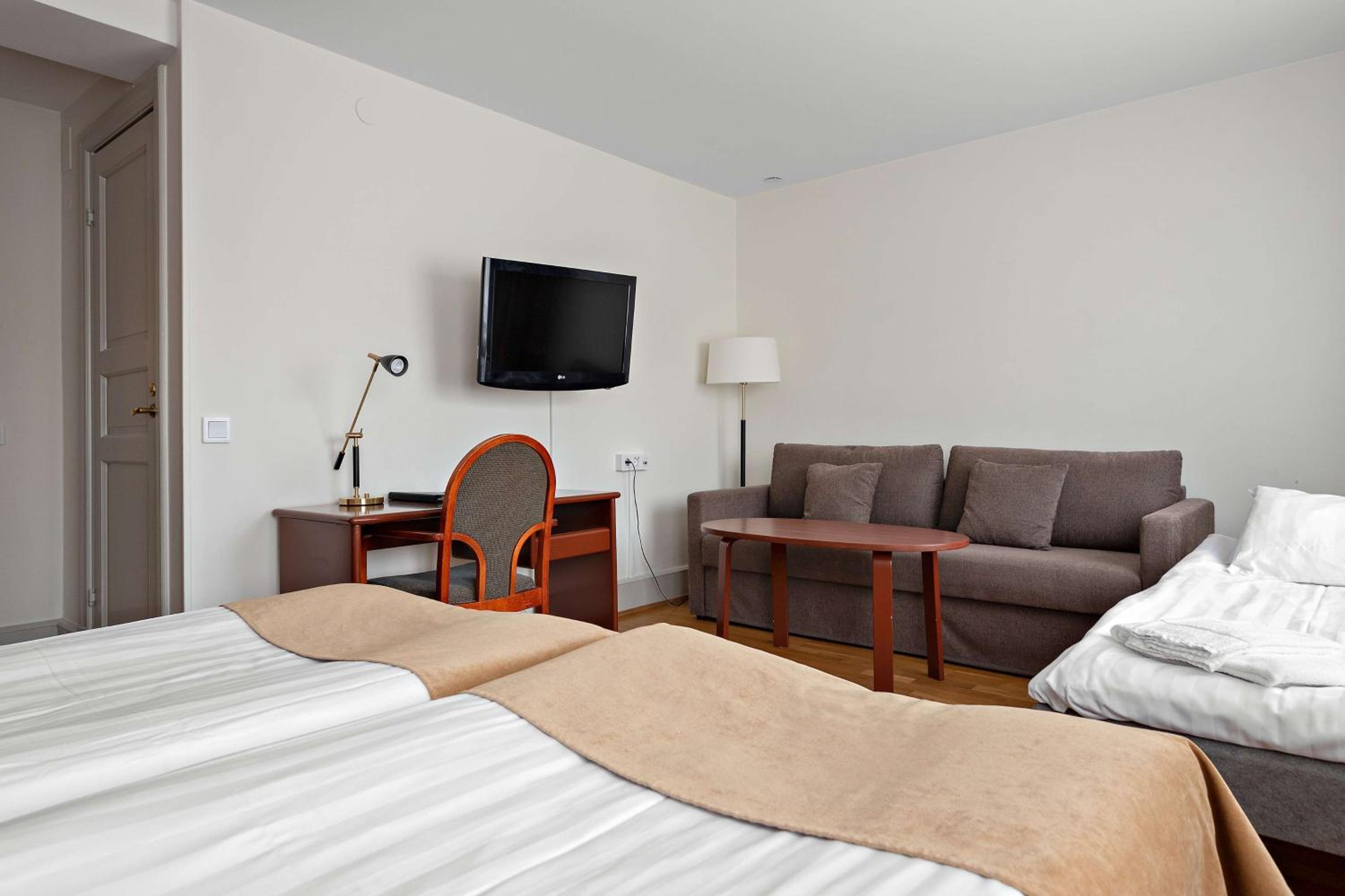 Standard Twin Room with additional Bed - Photo 4