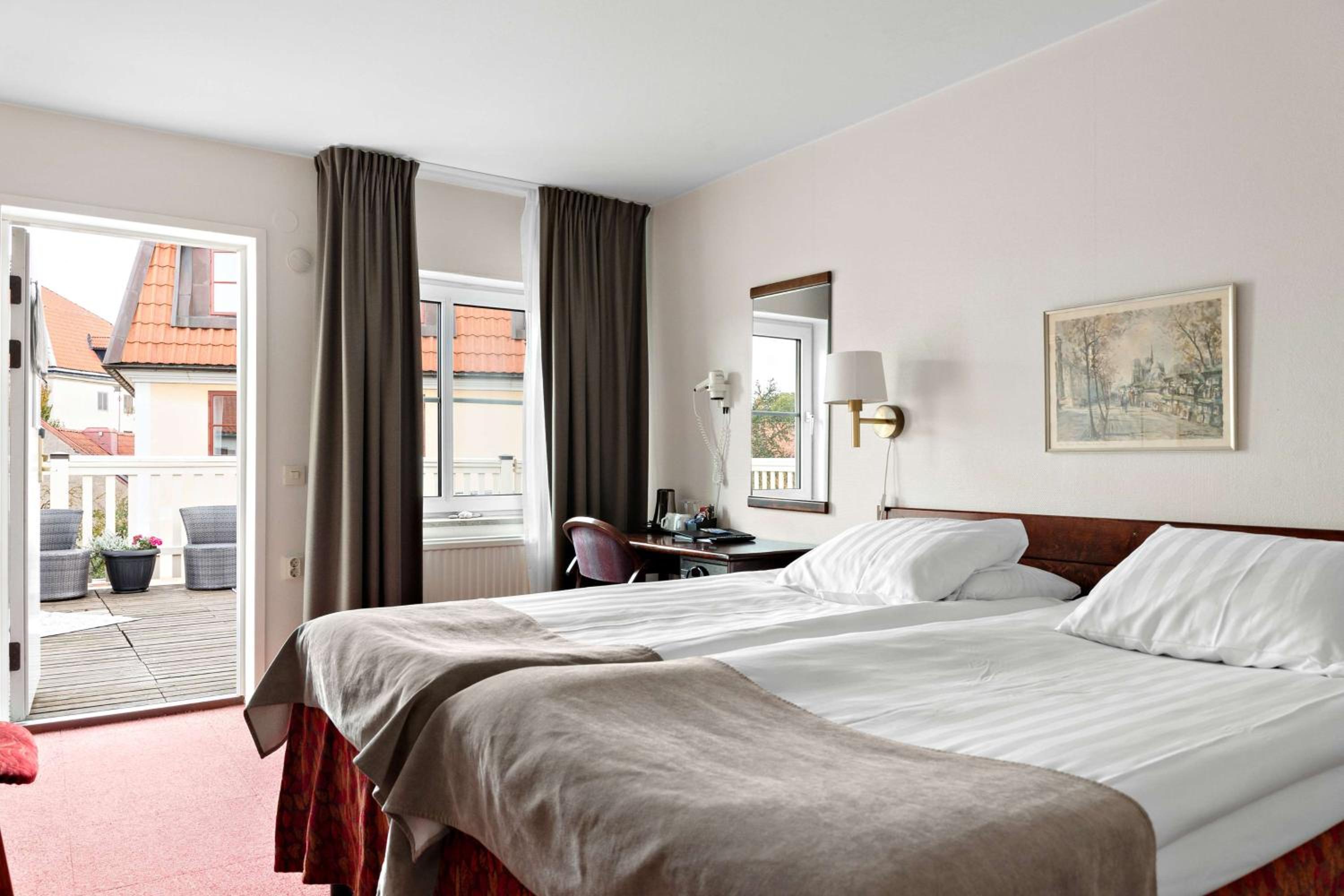 Economy Twin Room - Photo 8
