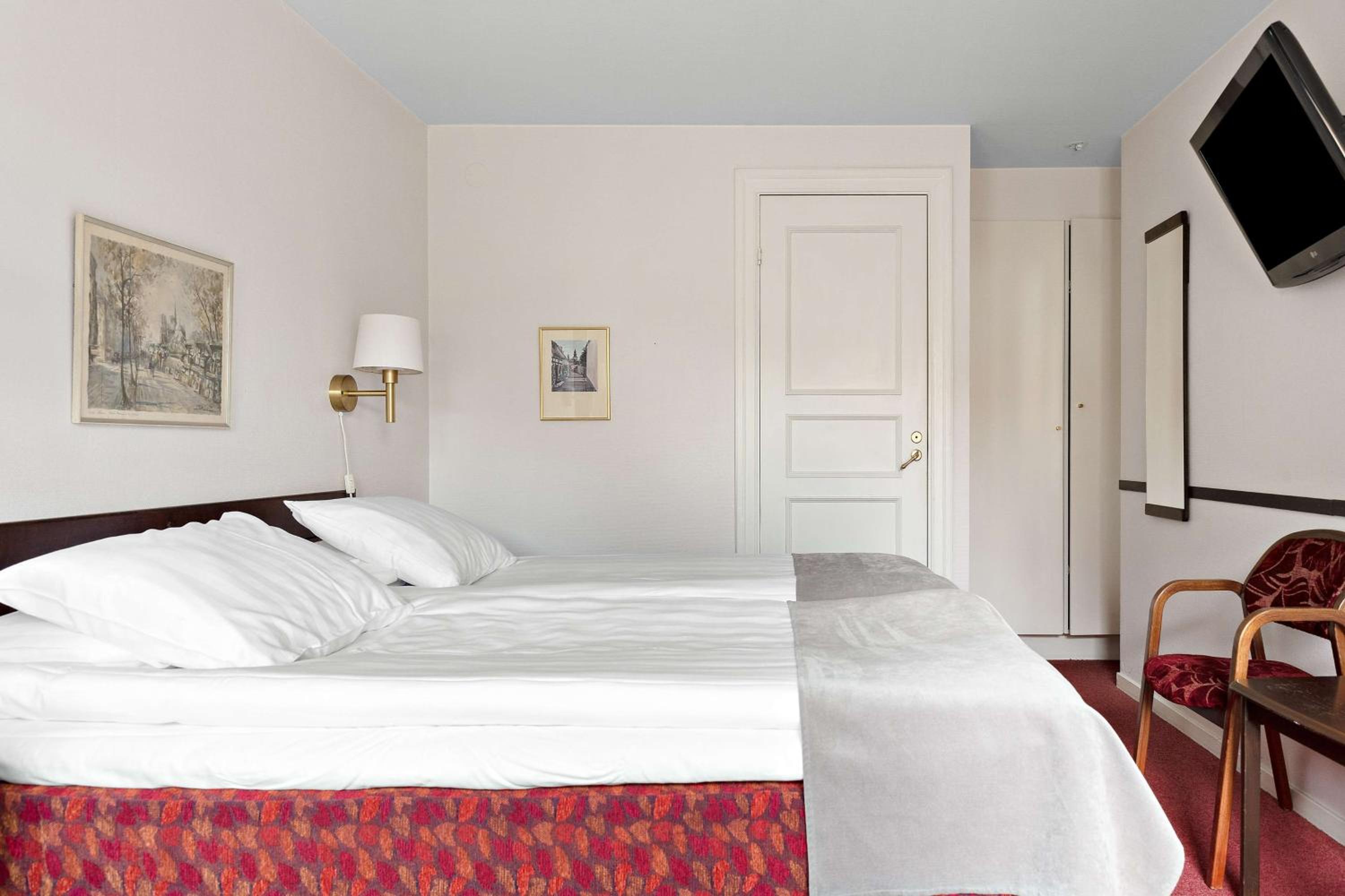 Economy Twin Room - Photo 1