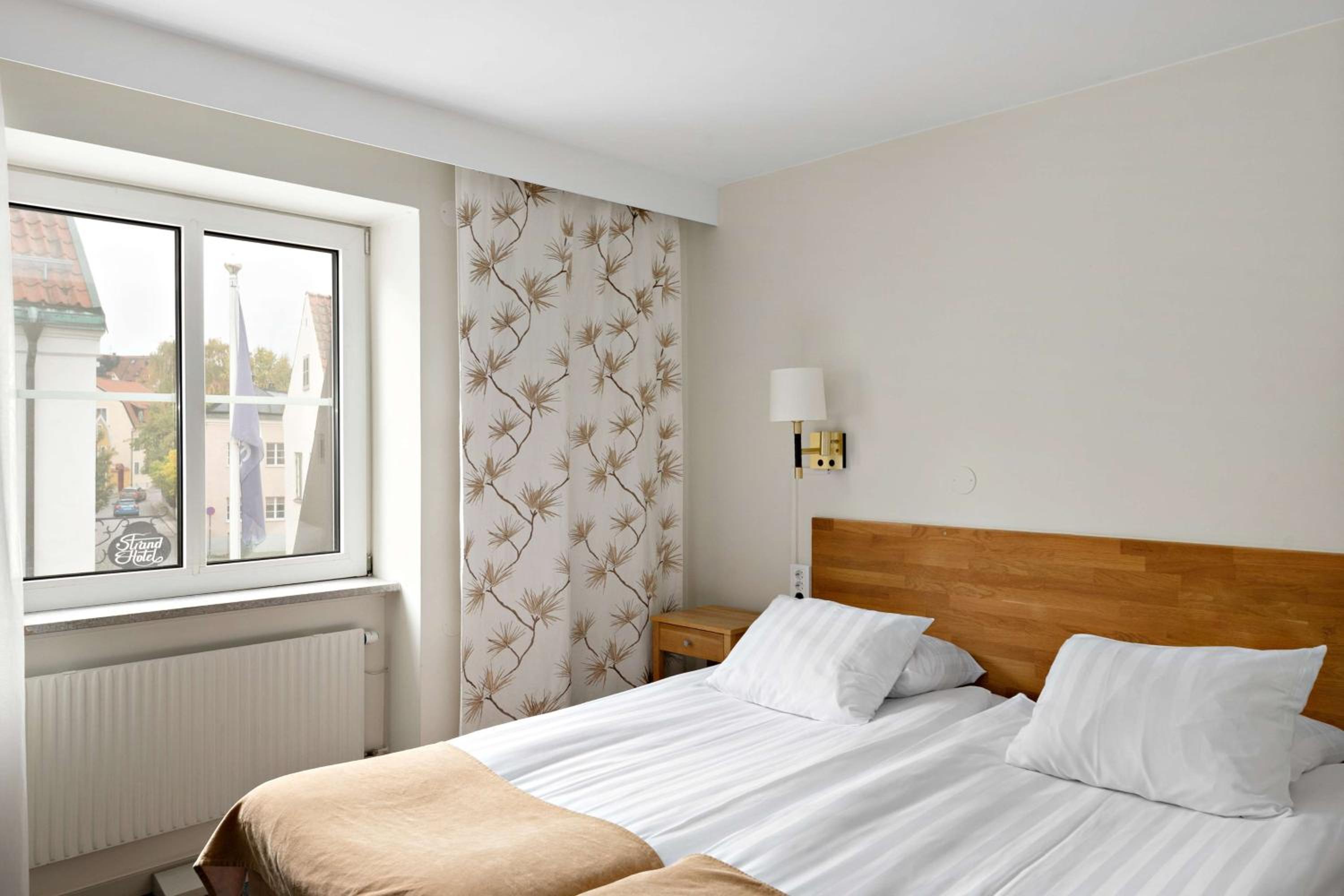 Standard Twin Room with AC - Photo 3
