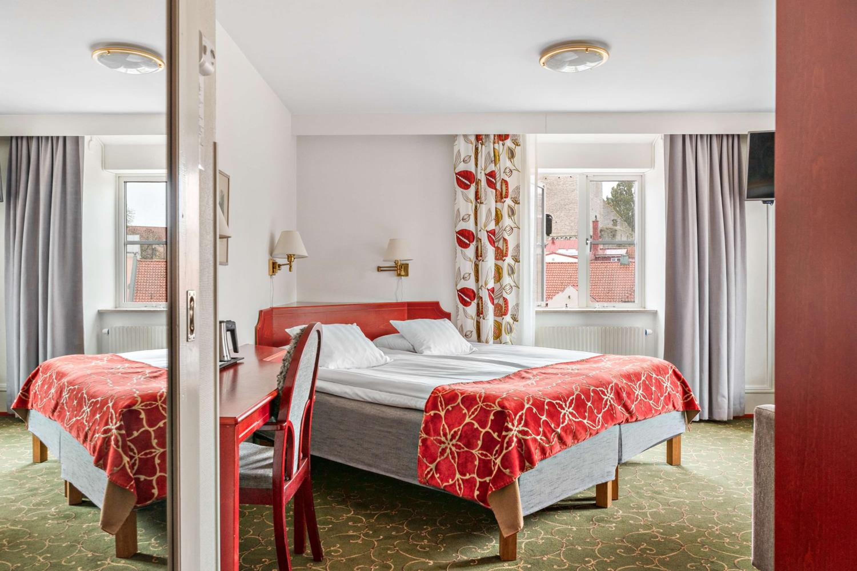 Standard Twin Room with two additional beds photo 2