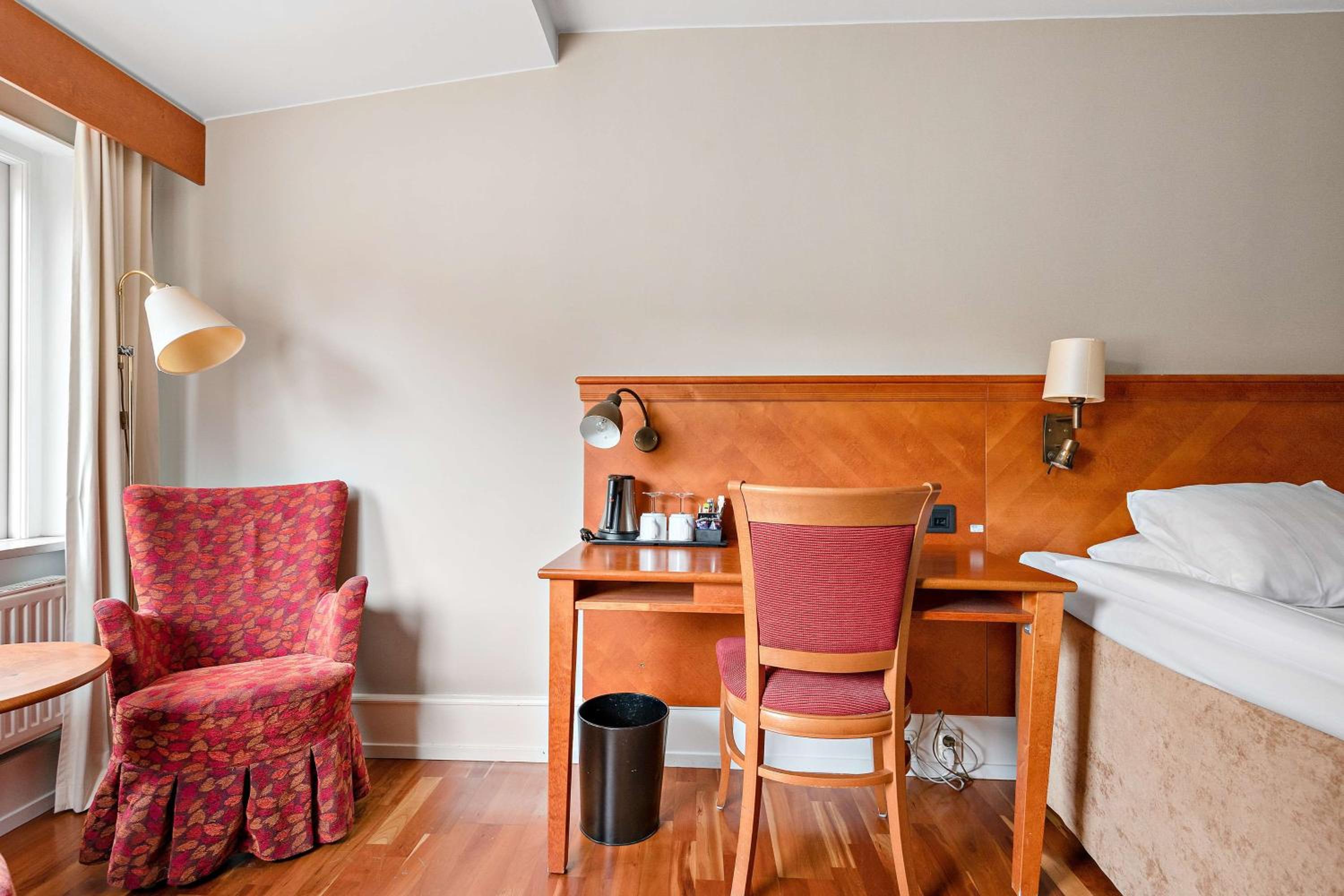 Standard Double Room with Two Single Beds - Non-Smoking - Photo 19
