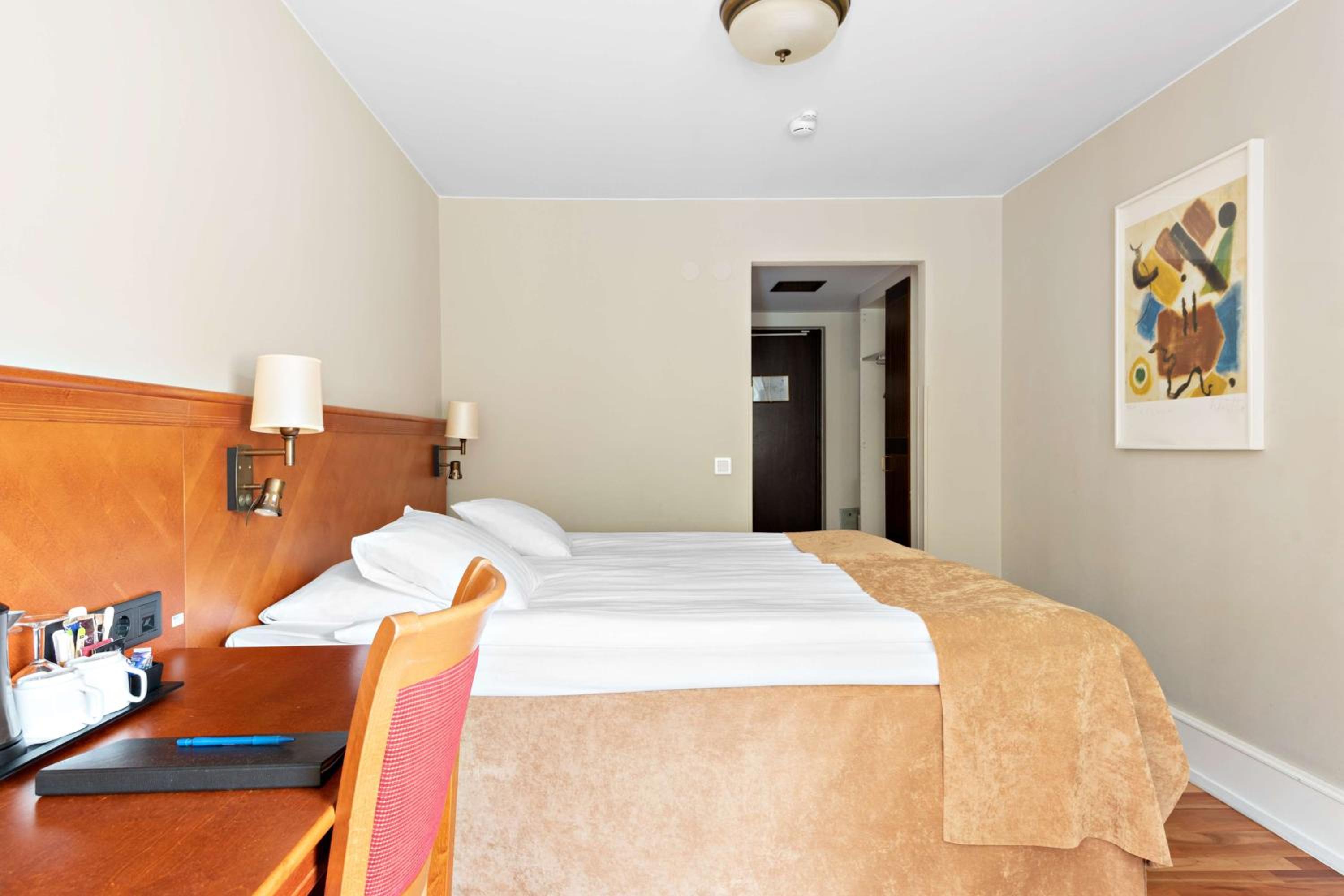 Standard Double Room with Two Single Beds - Non-Smoking - Photo 16