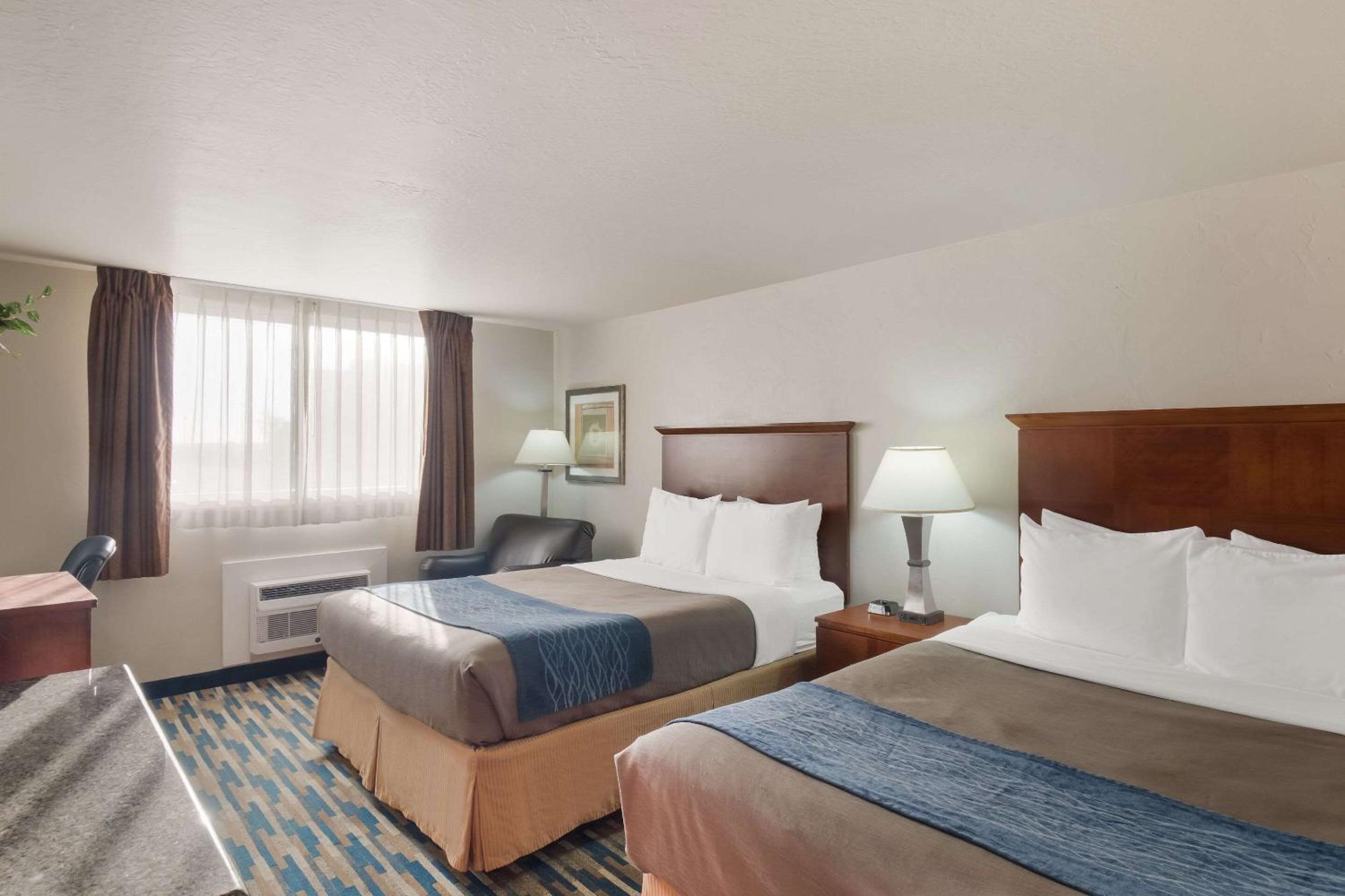 Queen Room with Two Queen Beds - Non-Smoking - Photo 1