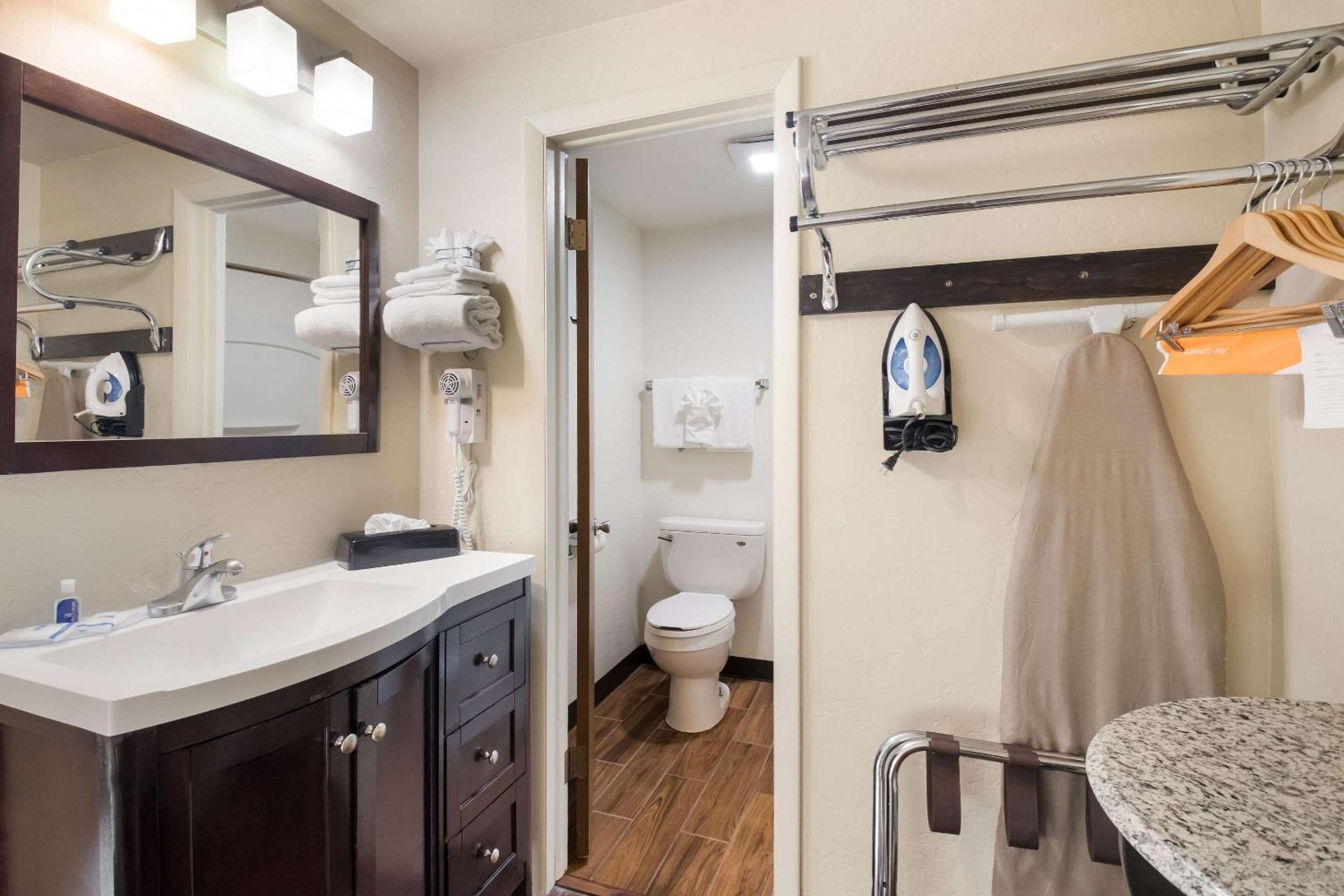 Superior King Suite - Non-Smoking - Photo 4