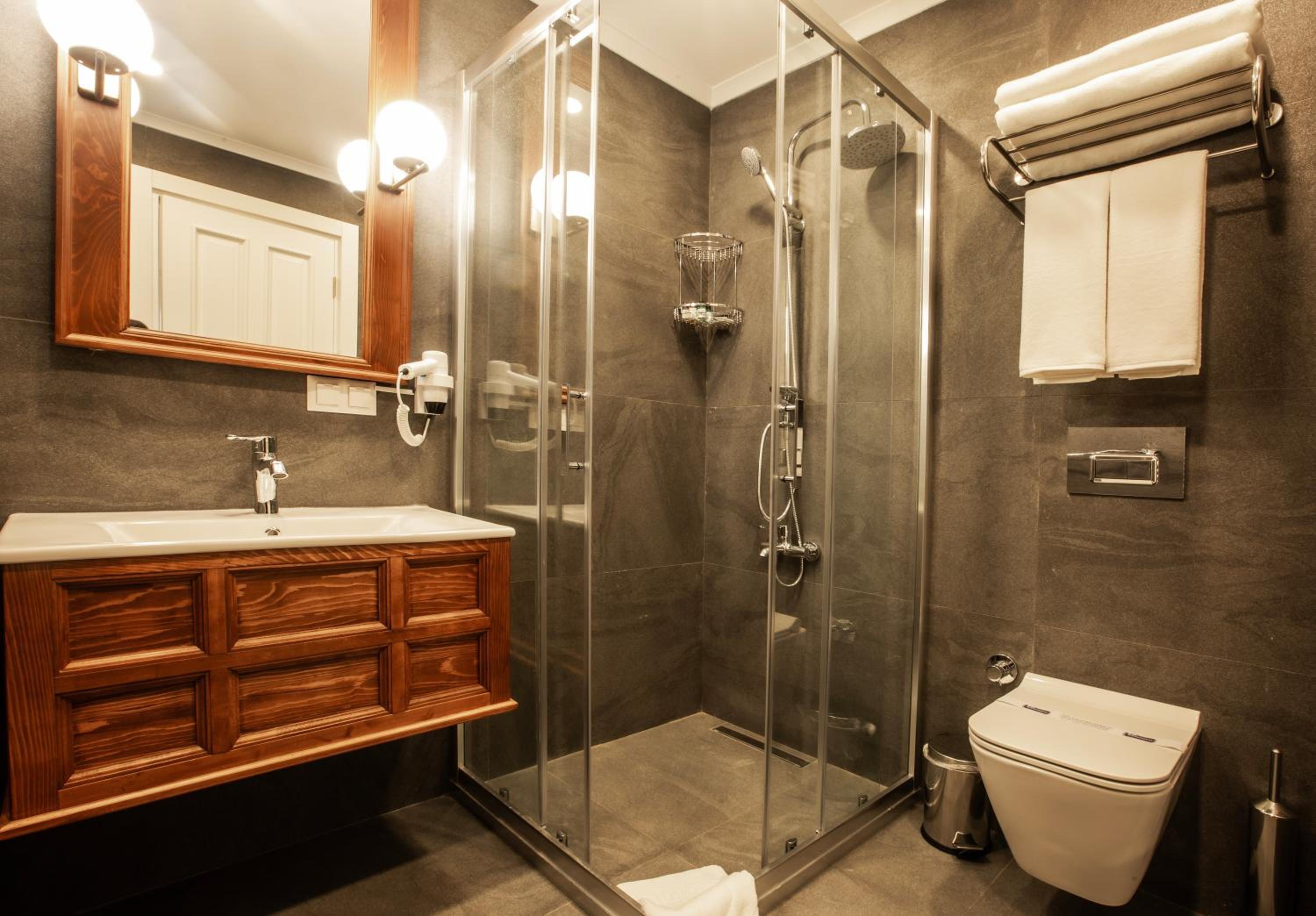 Double Room with Balcony - Photo 2