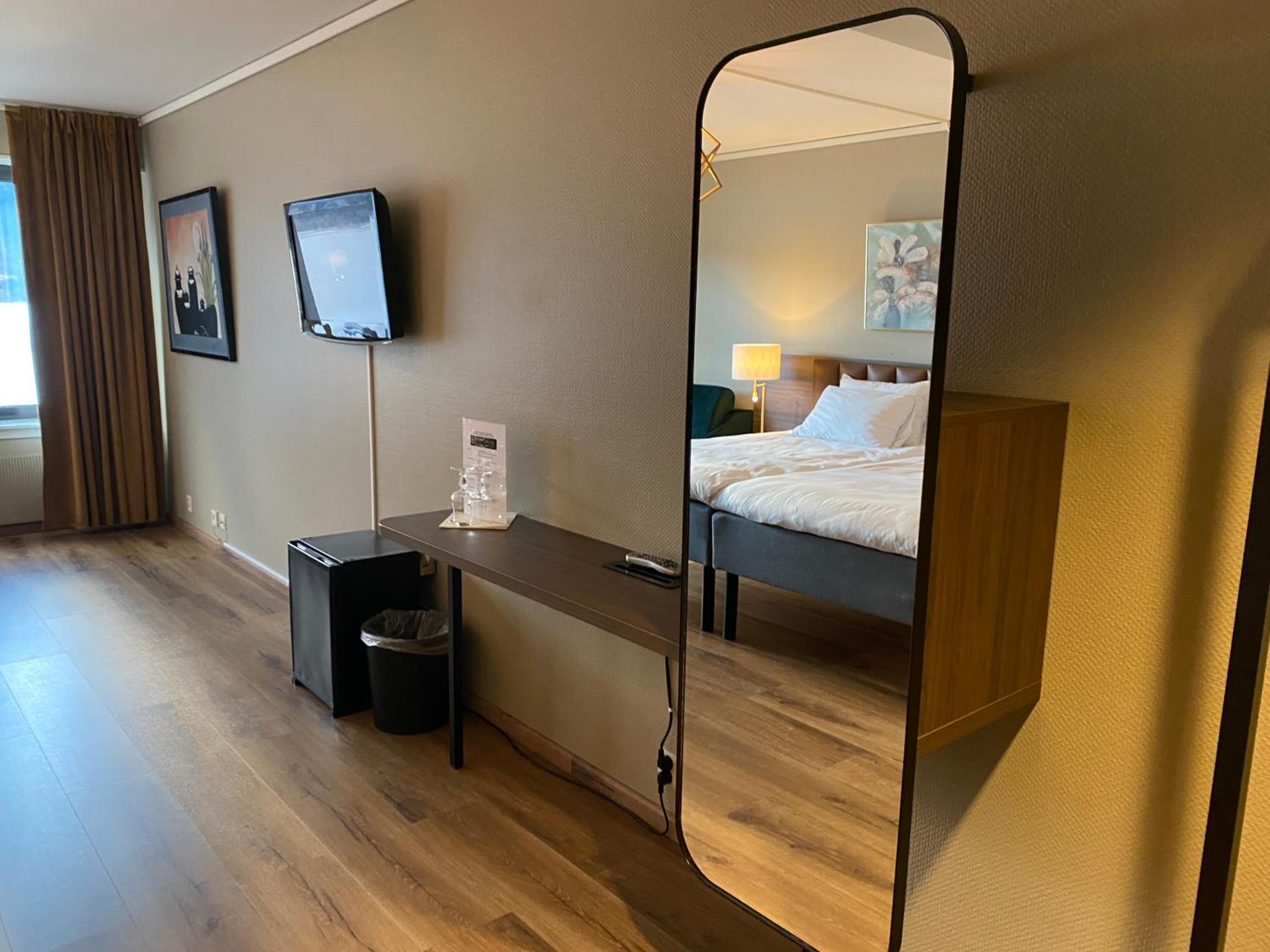 Superior Twin Room with Lake View