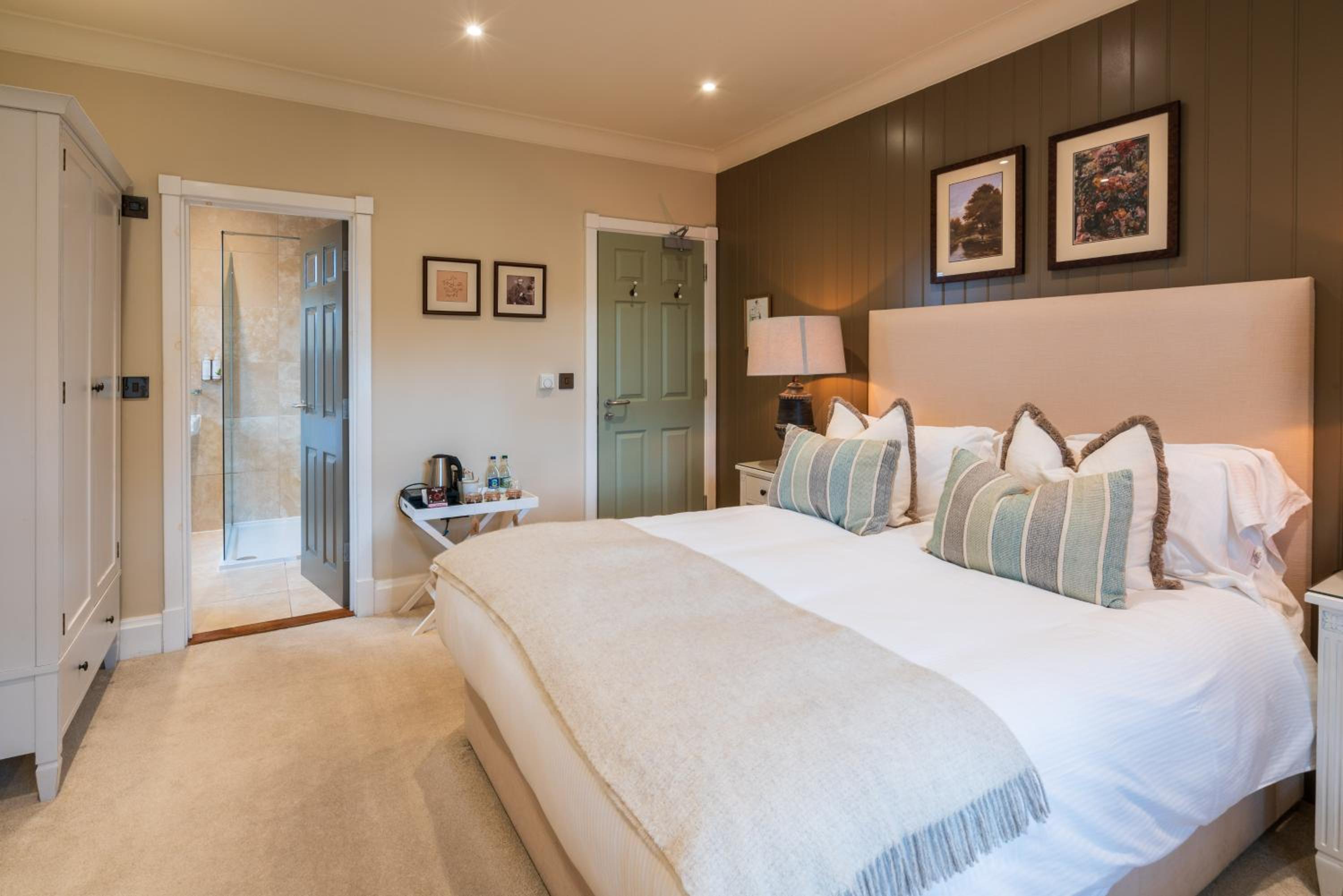 Standard King Room photo 1
