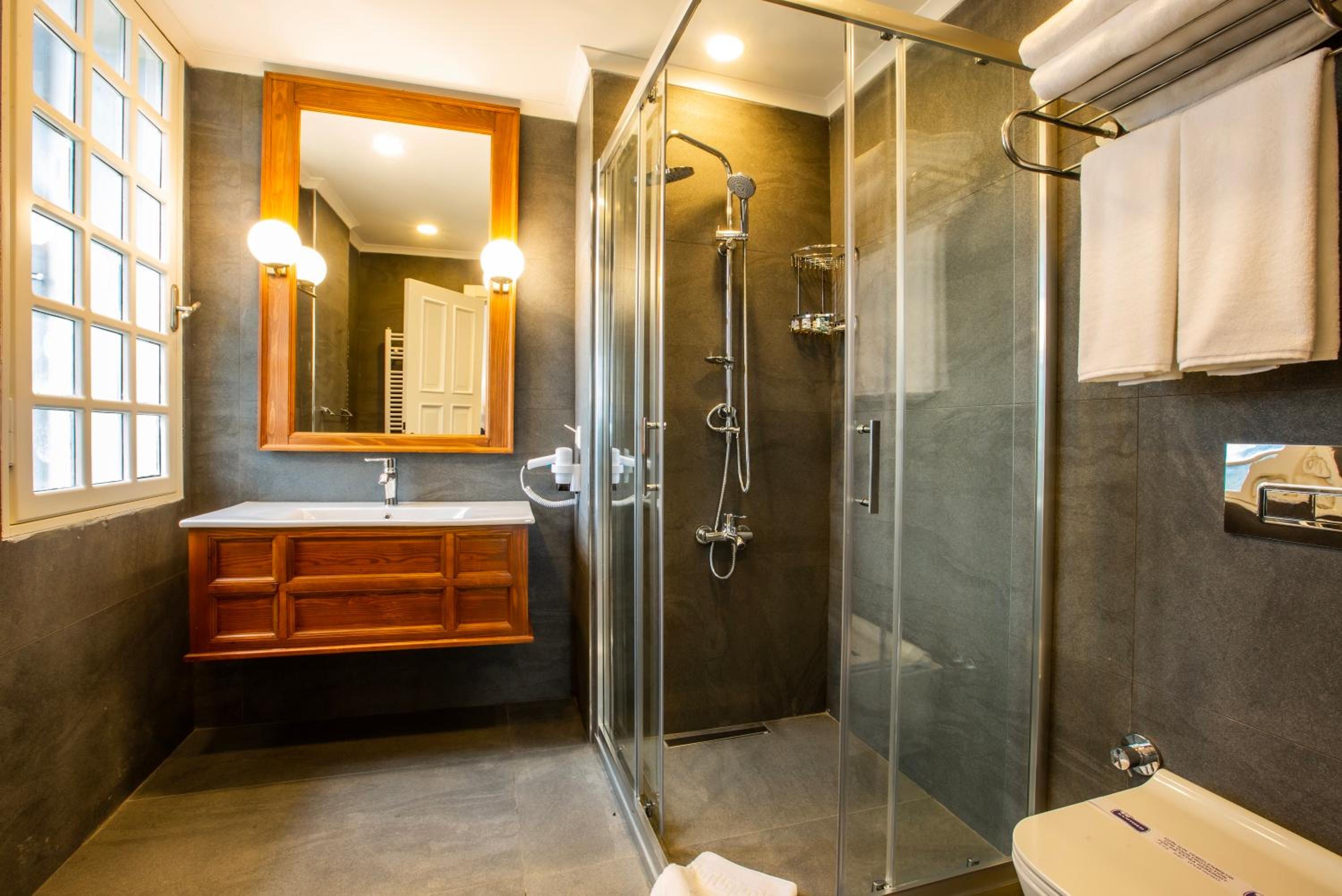 Deluxe Double Room with Balcony - Photo 2