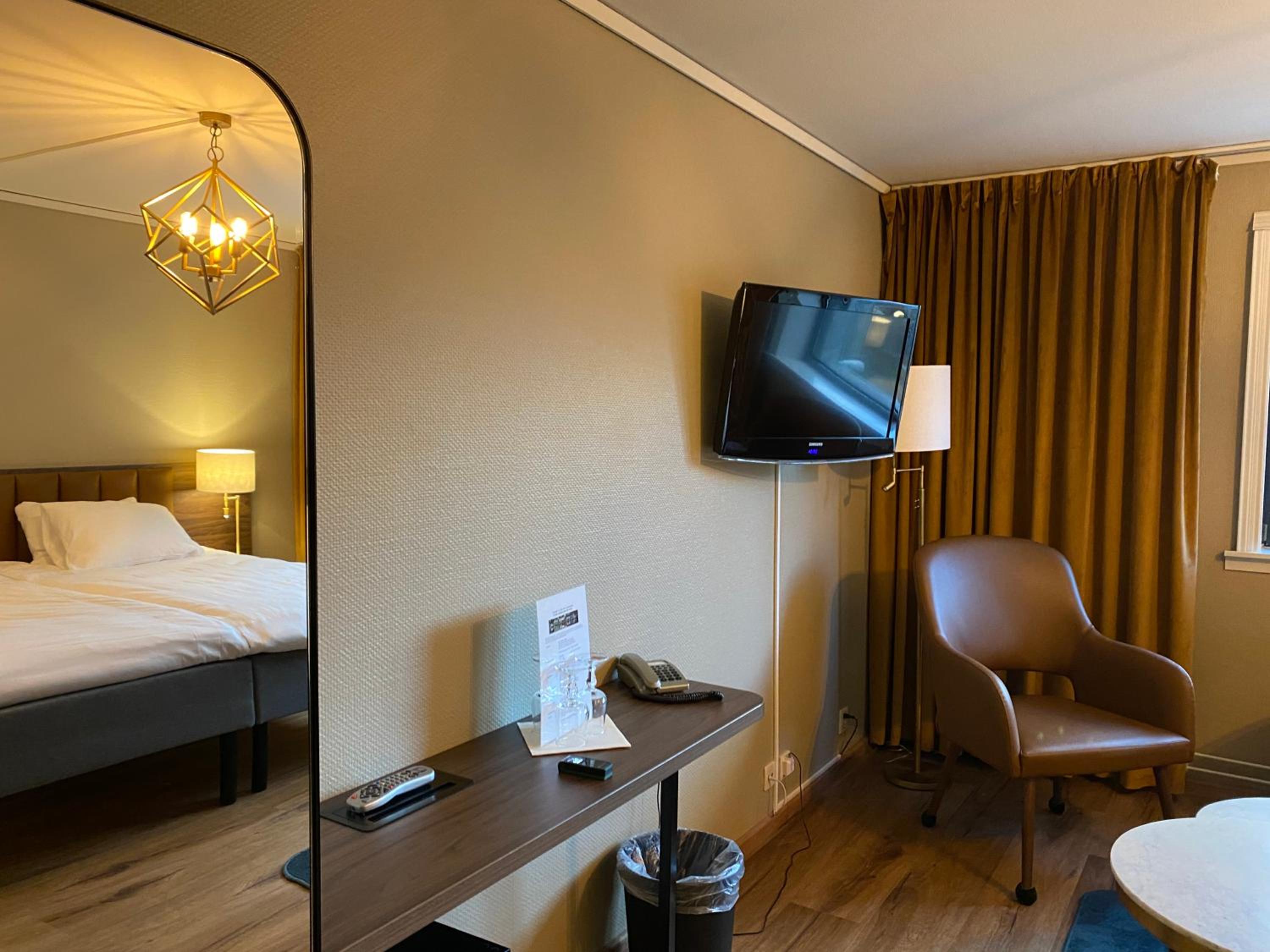 Superior Twin Room with City View photo 2