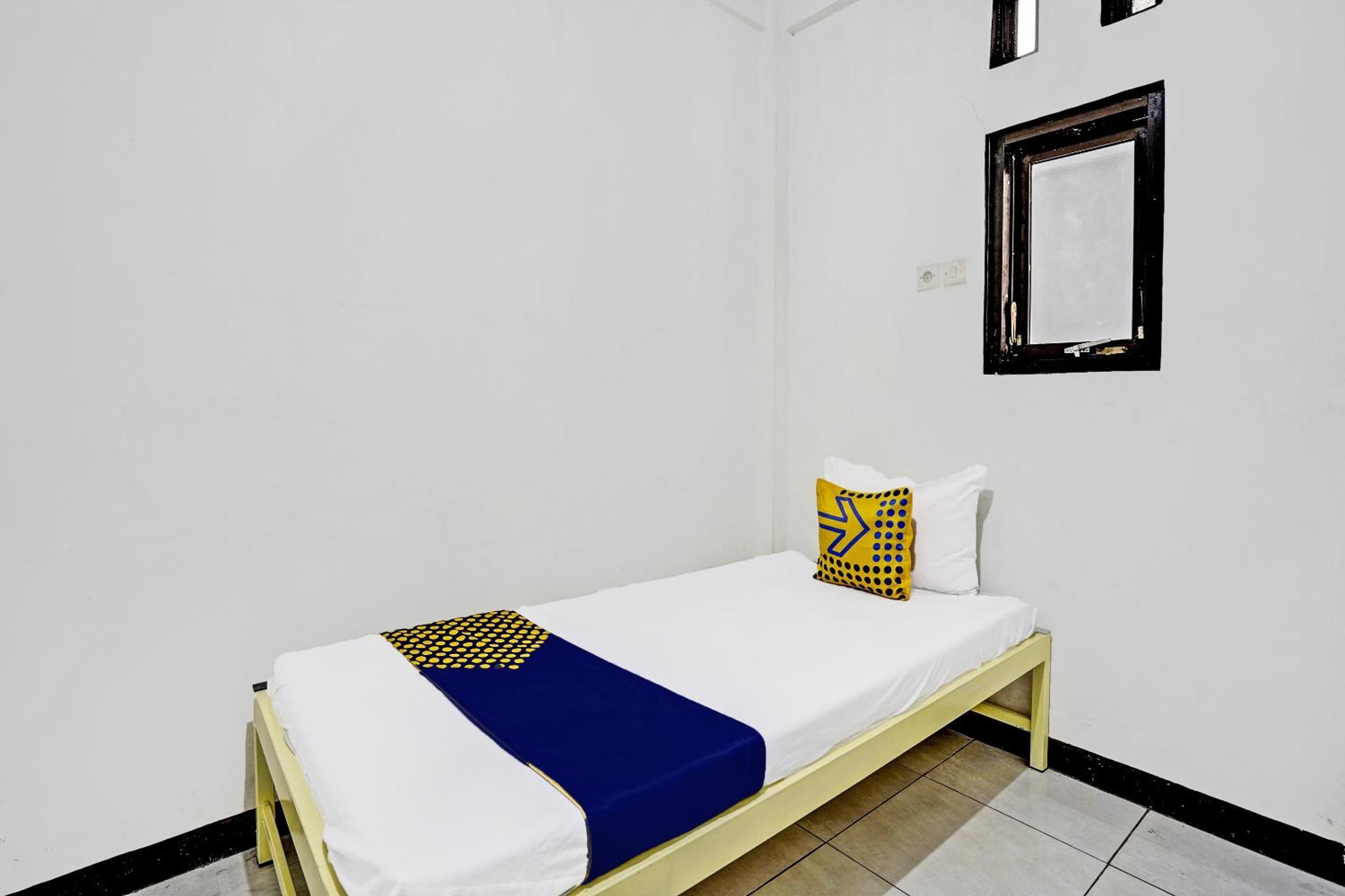 Small Single Room photo 3