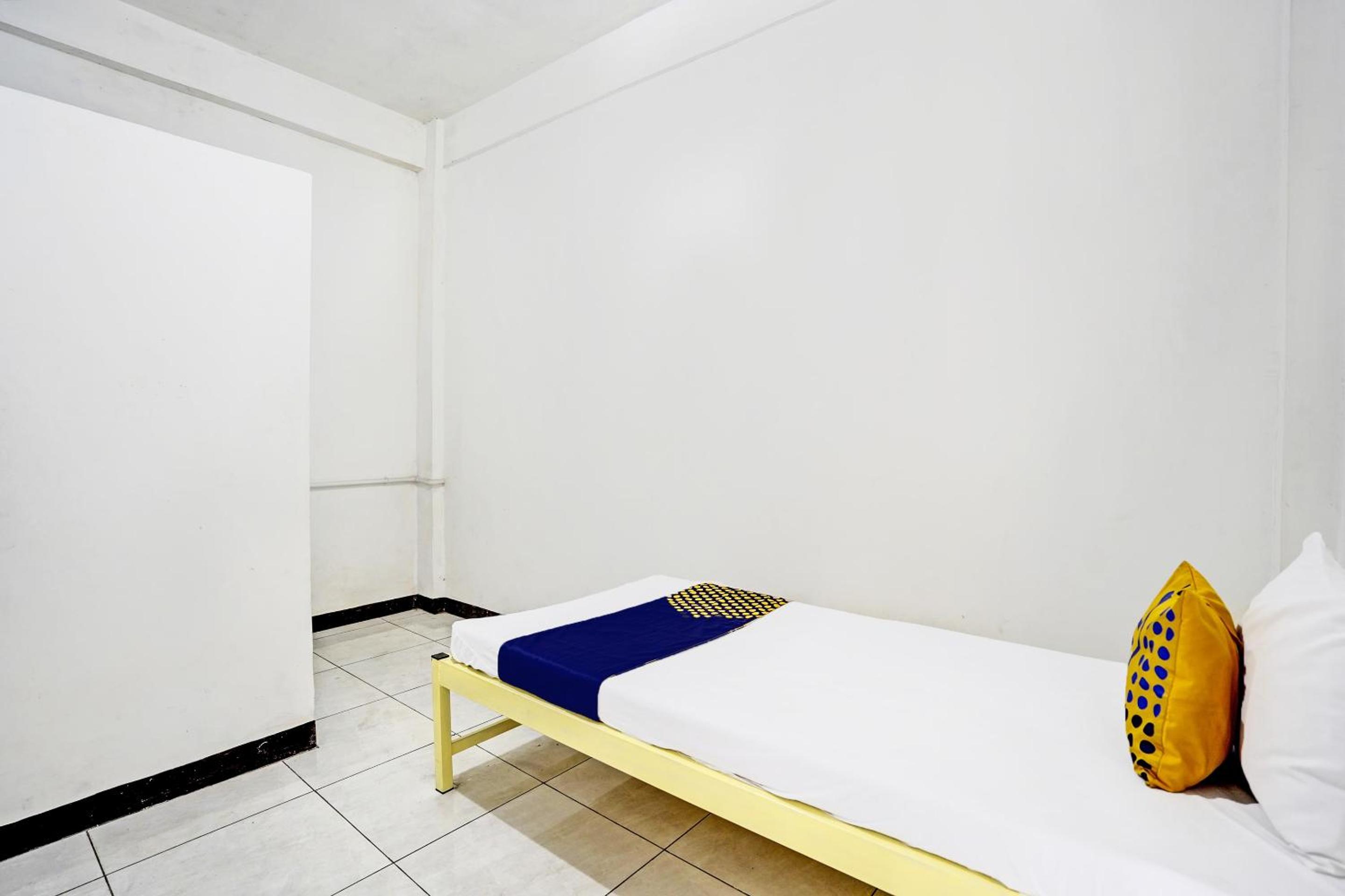 Small Single Room photo 2