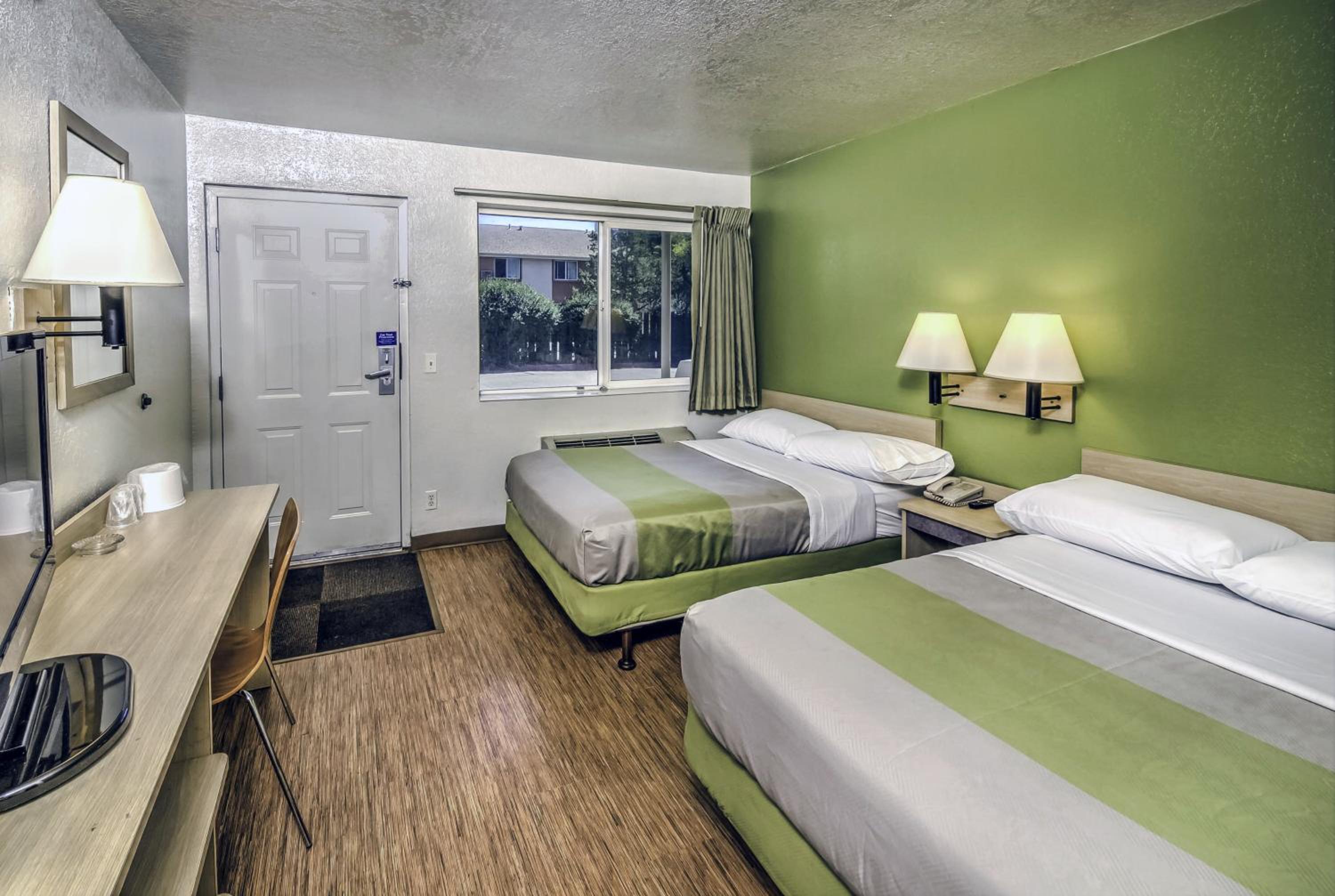 2 Full Beds | Non-Smoking photo 1