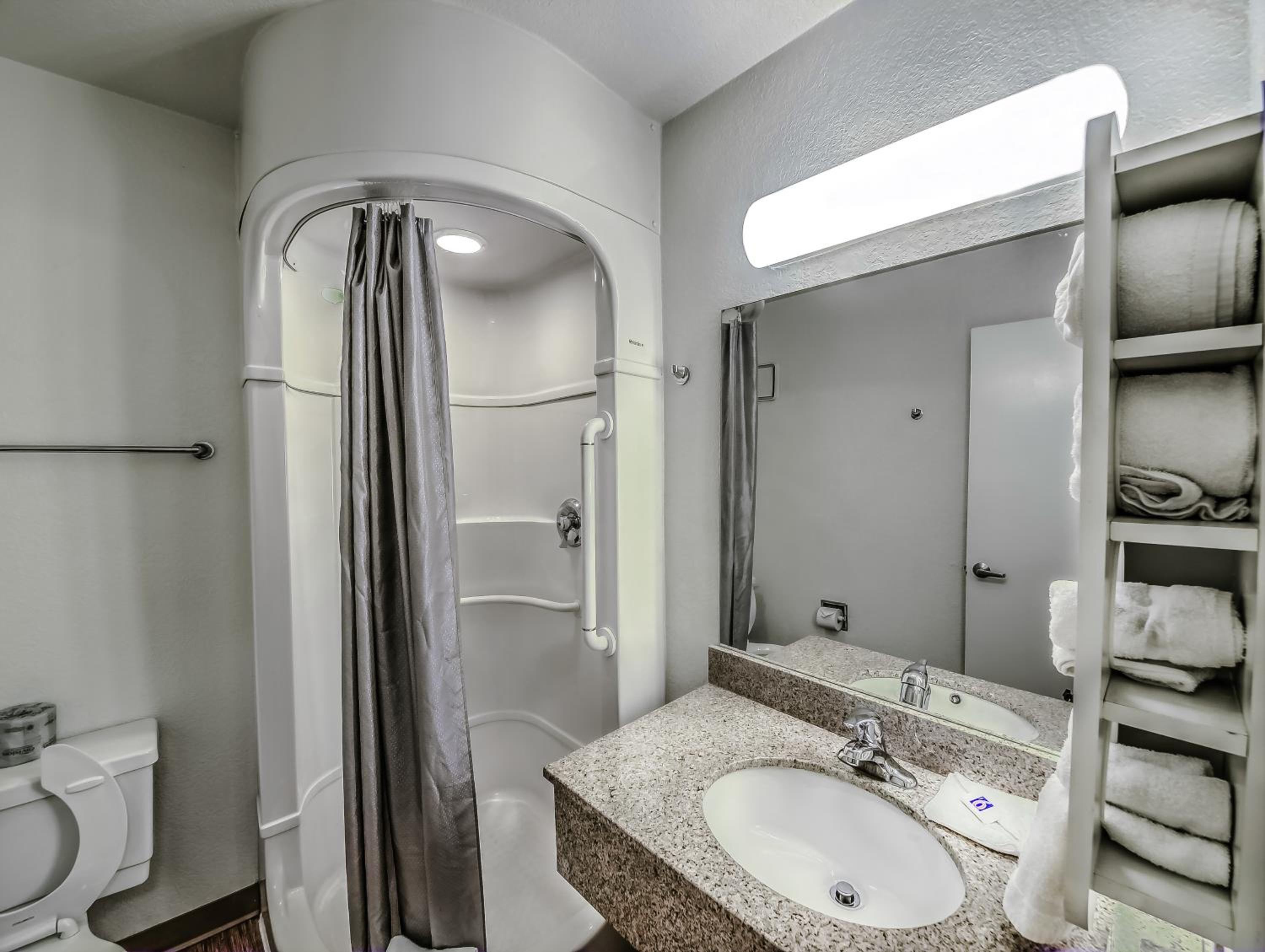 2 Full Beds | Non-Smoking photo 3