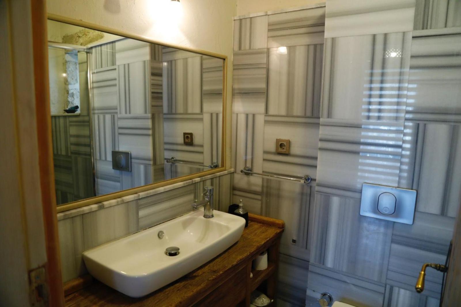 Standard Double Room - Photo 2