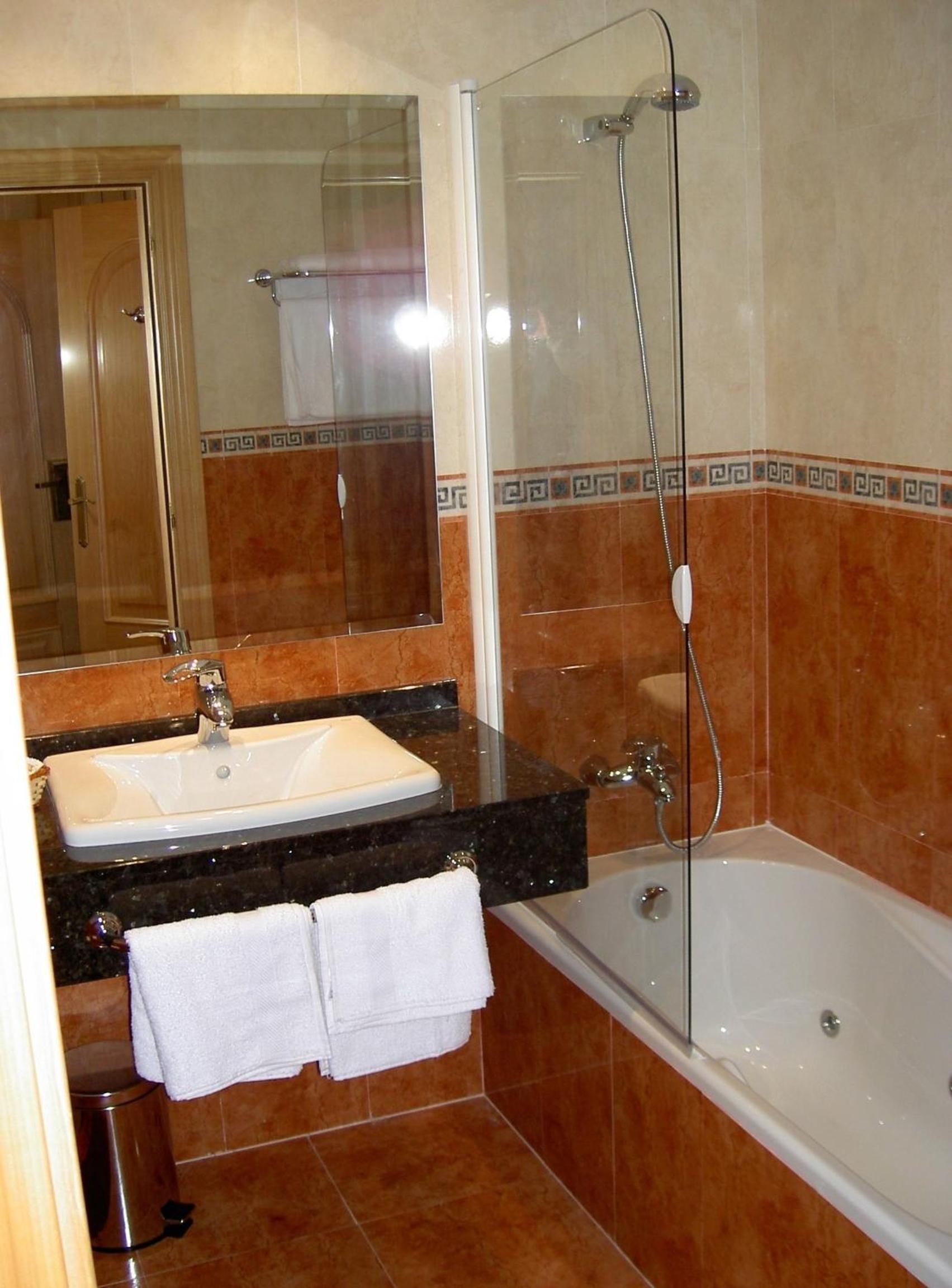 Twin Room with Spa Bath photo 2