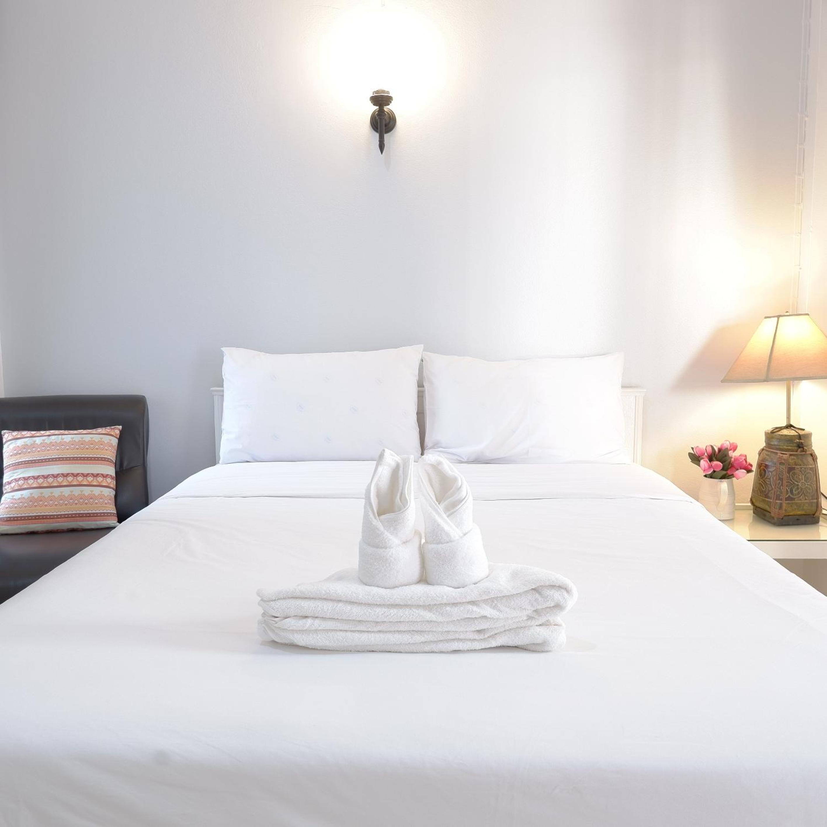 Standard Double Room - Photo 9