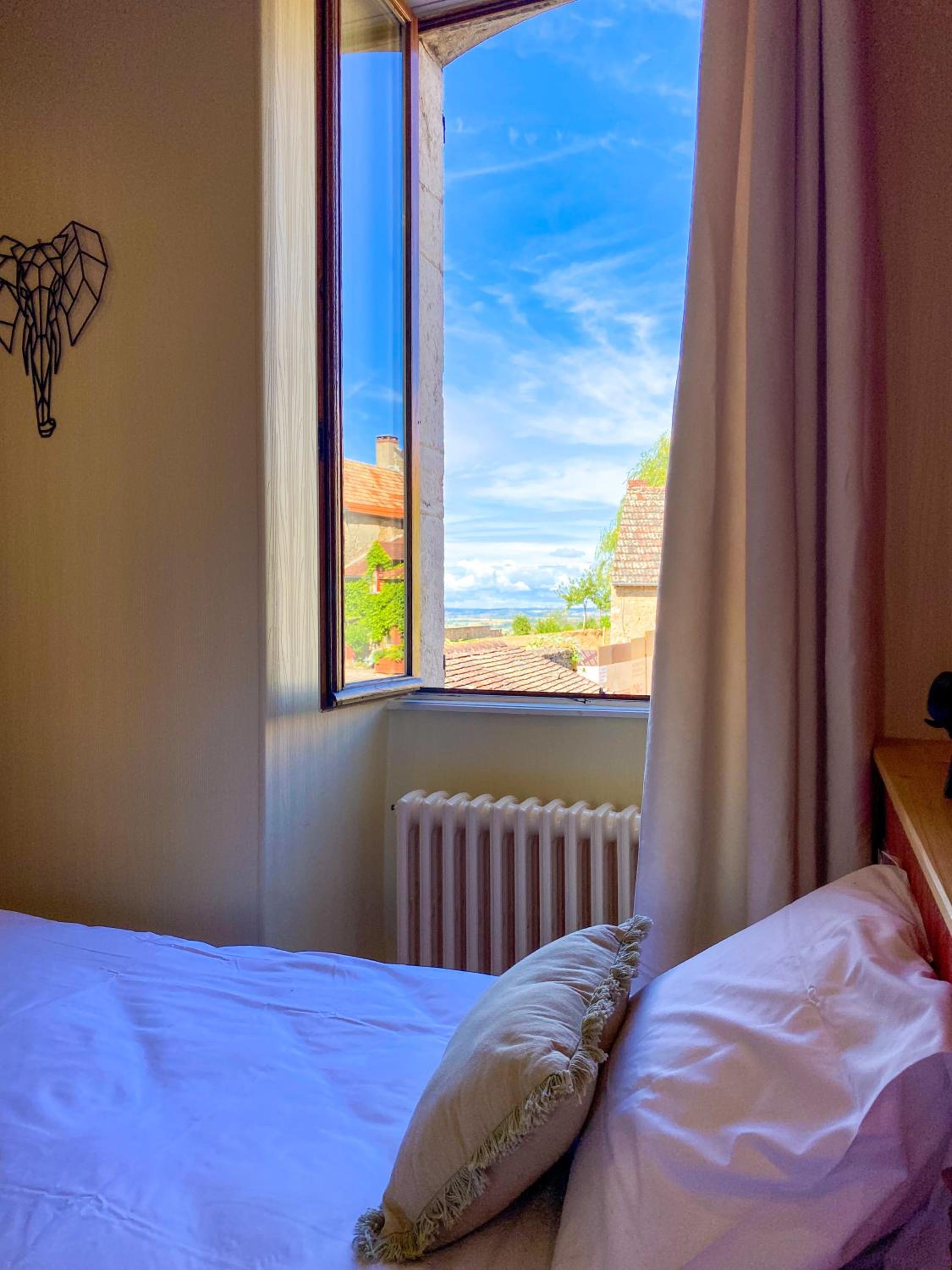 Deluxe Double Room with Bath - Photo 2
