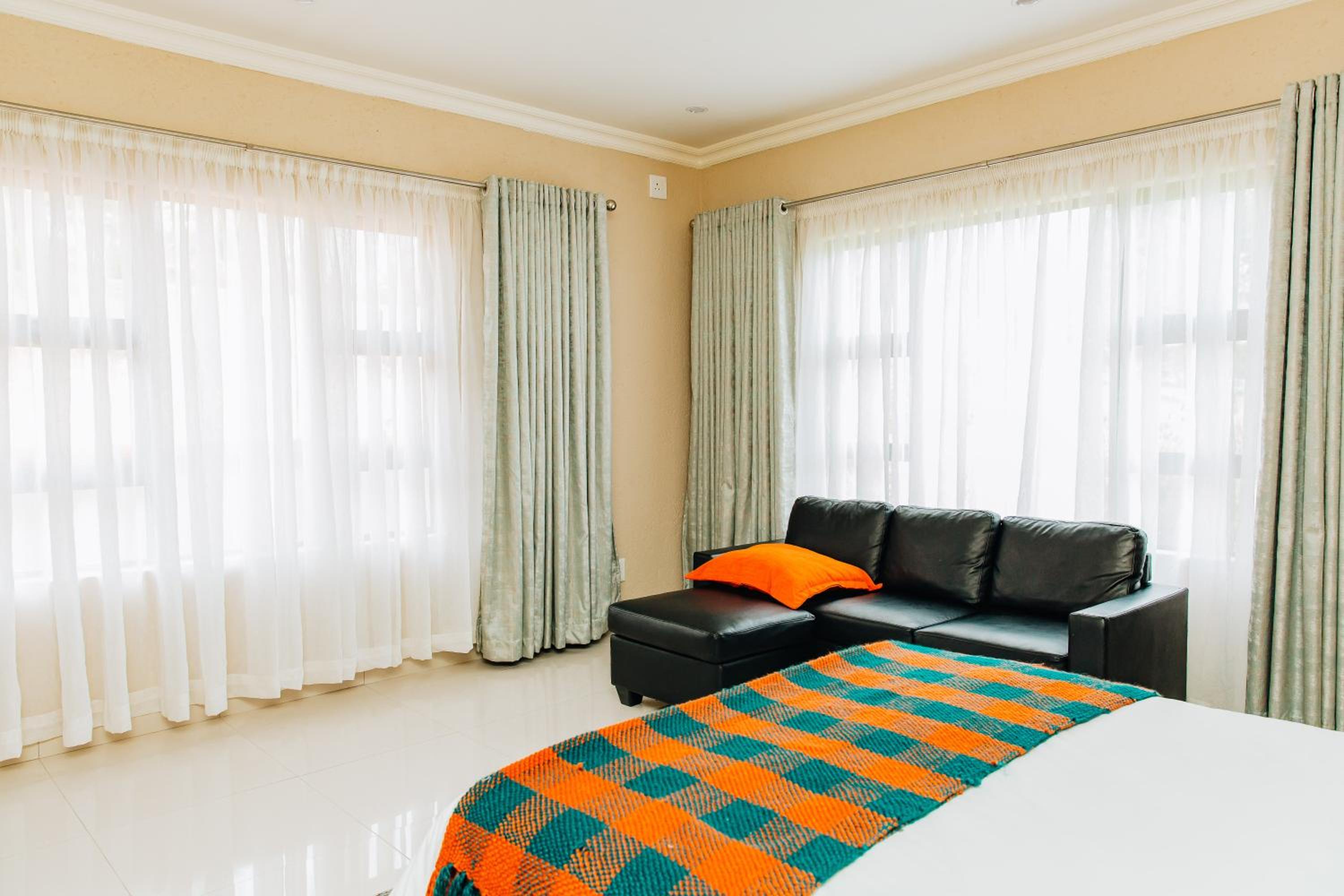 Three-Bedroom Villa - Photo 20