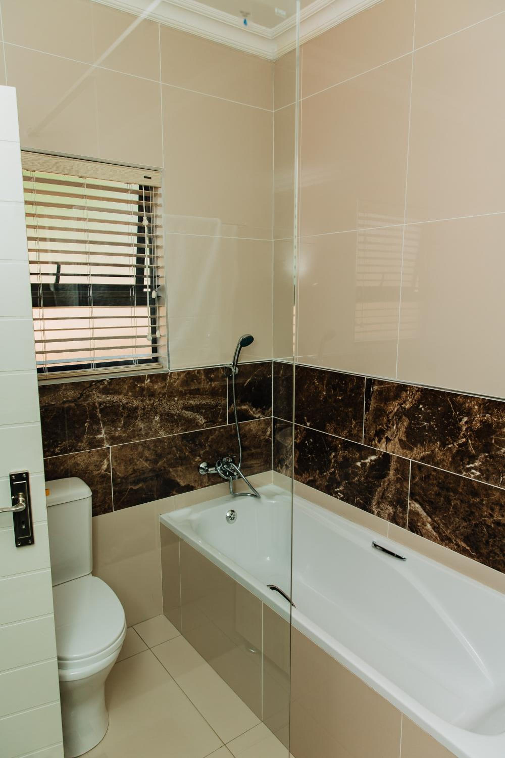 Three-Bedroom Villa - Photo 7