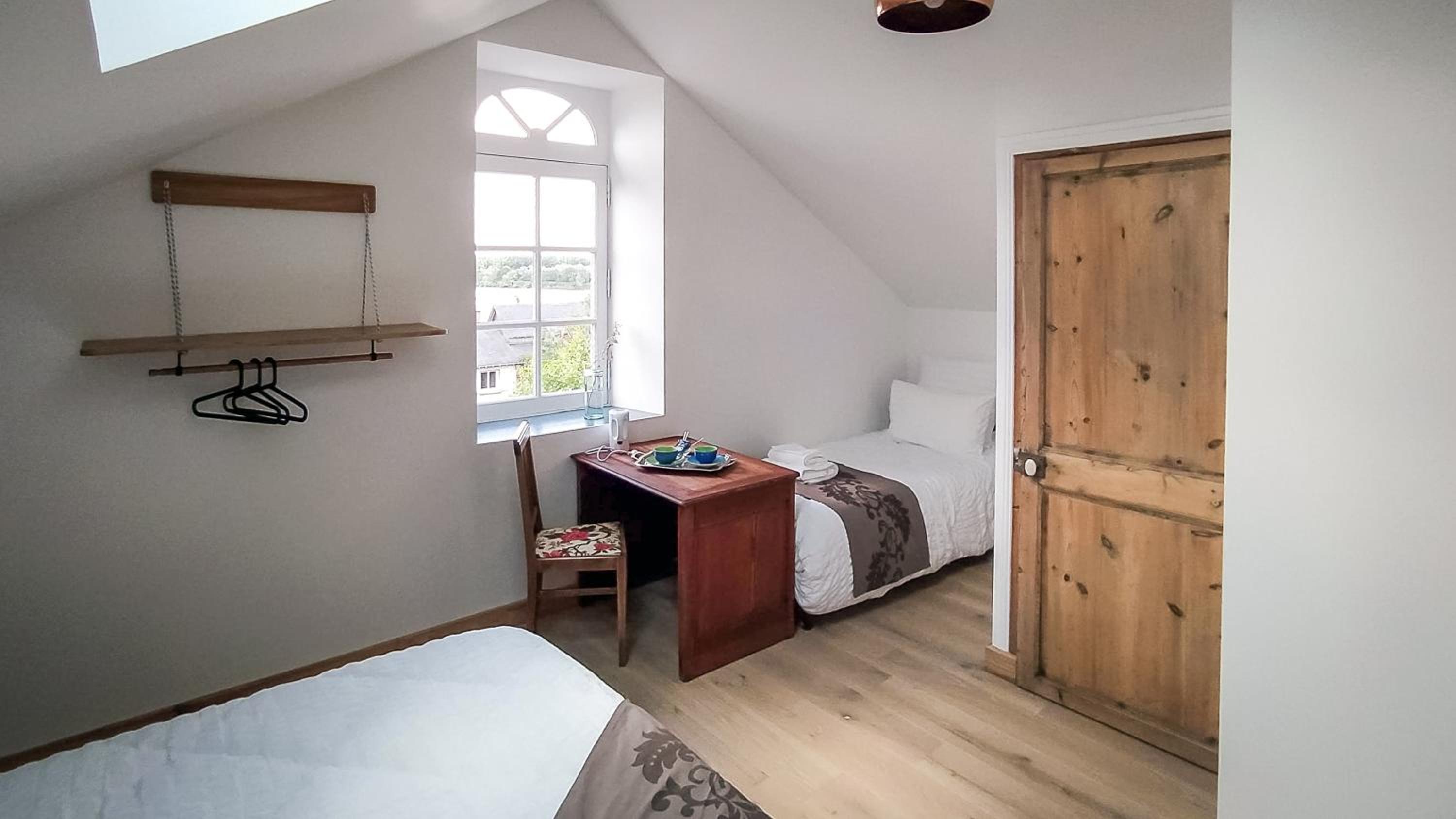 Triple Room with Private Bathroom - Photo 8