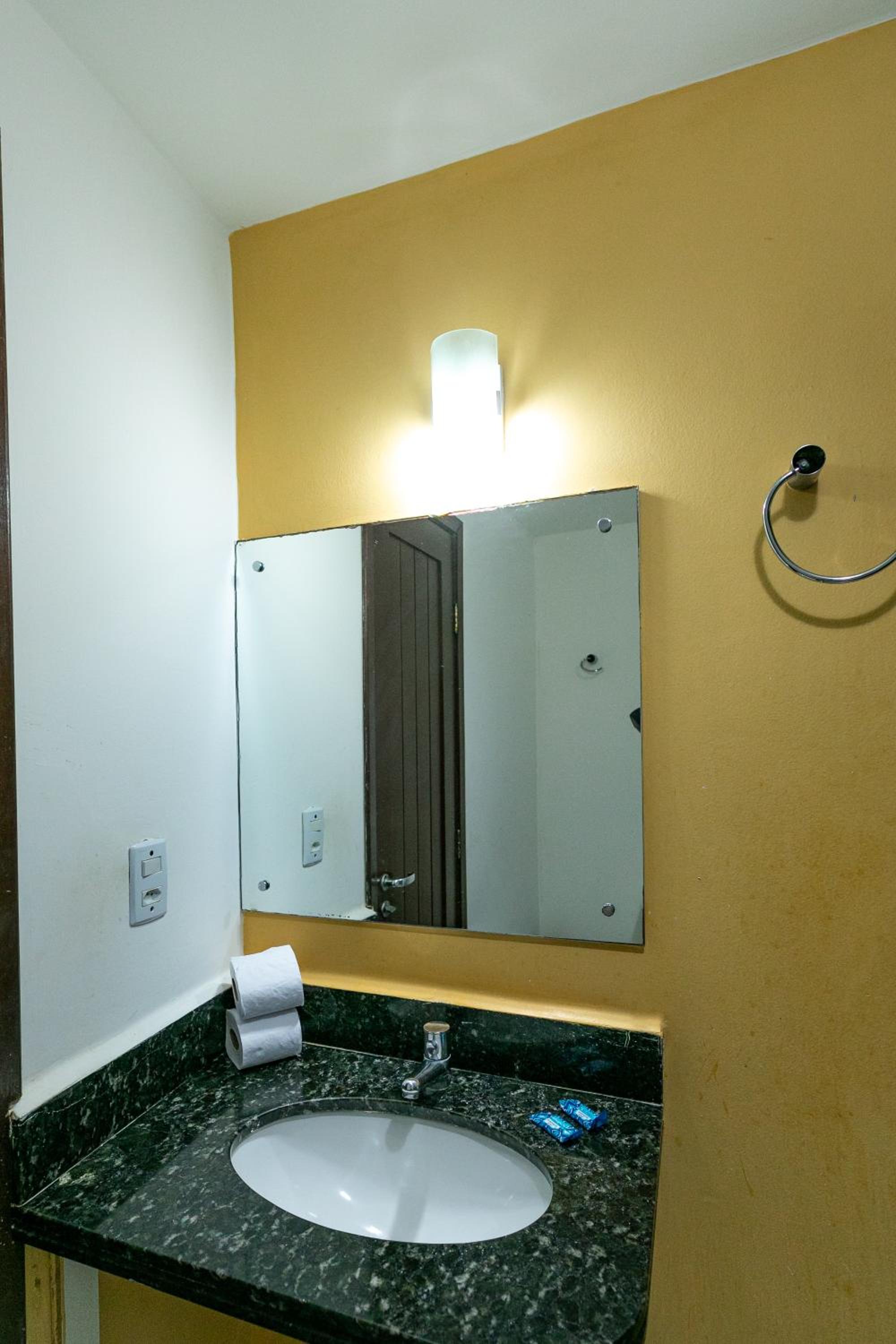 Standard Double Room - Photo 9