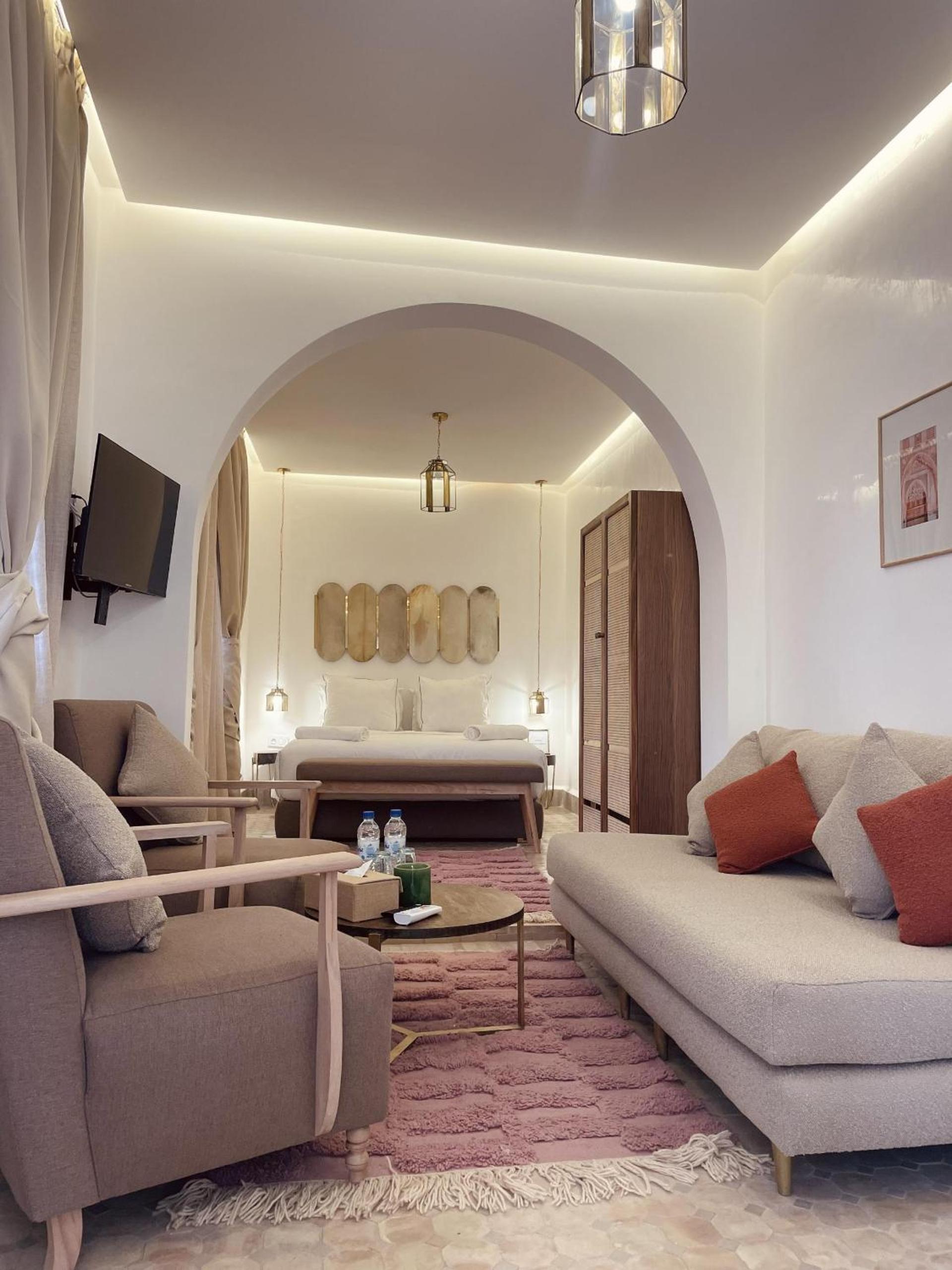 One-Bedroom Suite - Photo 2