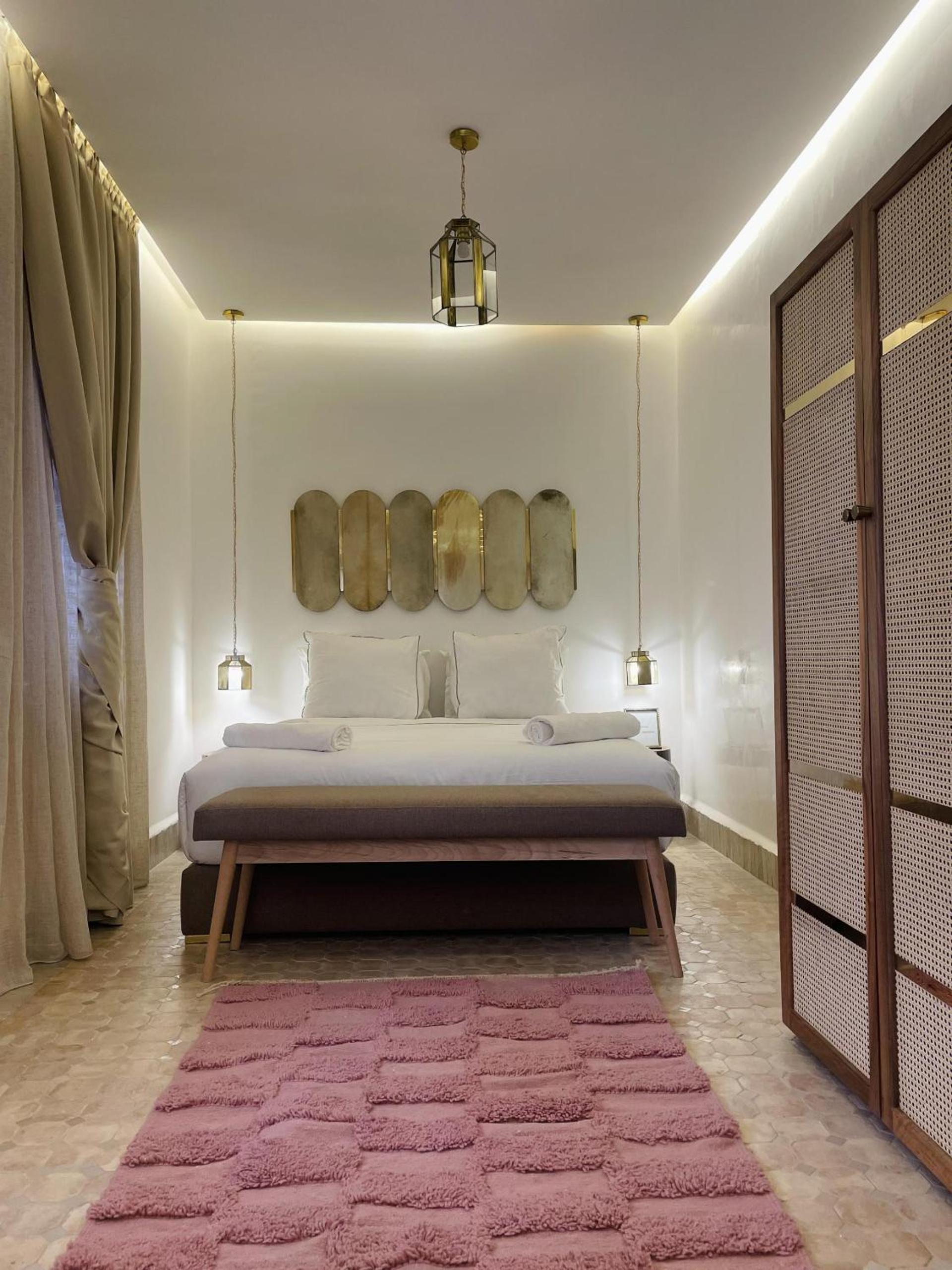 One-Bedroom Suite - Photo 4