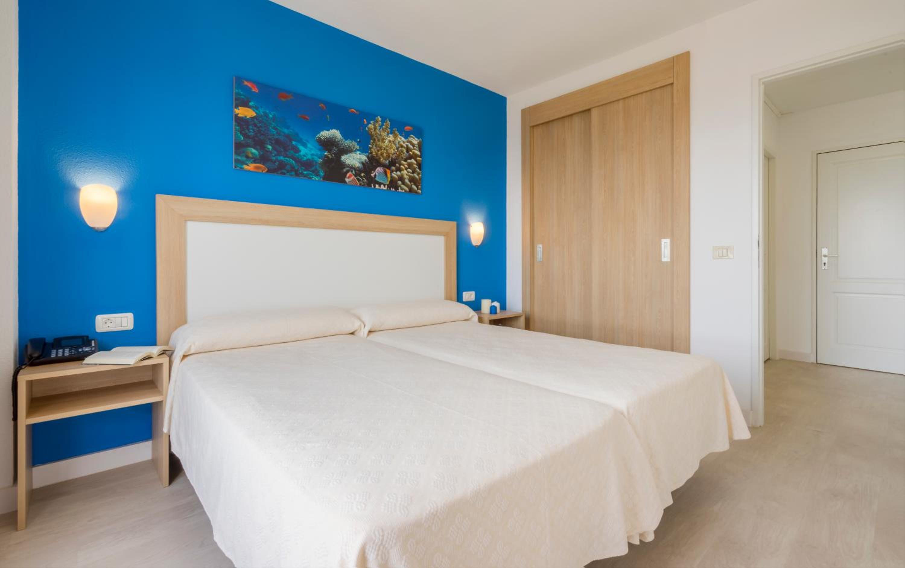 One-Bedroom Apartment with Sea View (Ideal for Families)