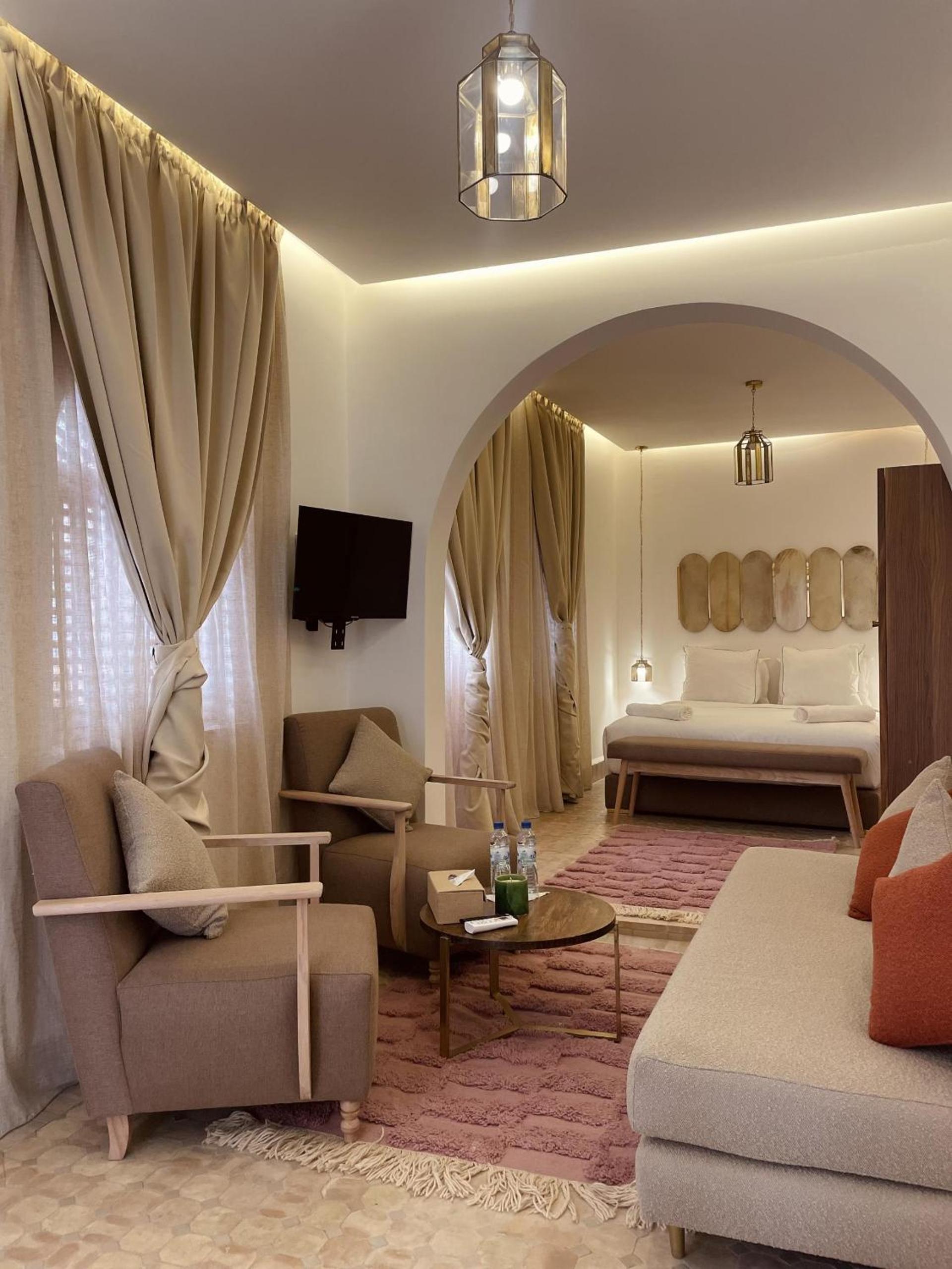 One-Bedroom Suite - Photo 7