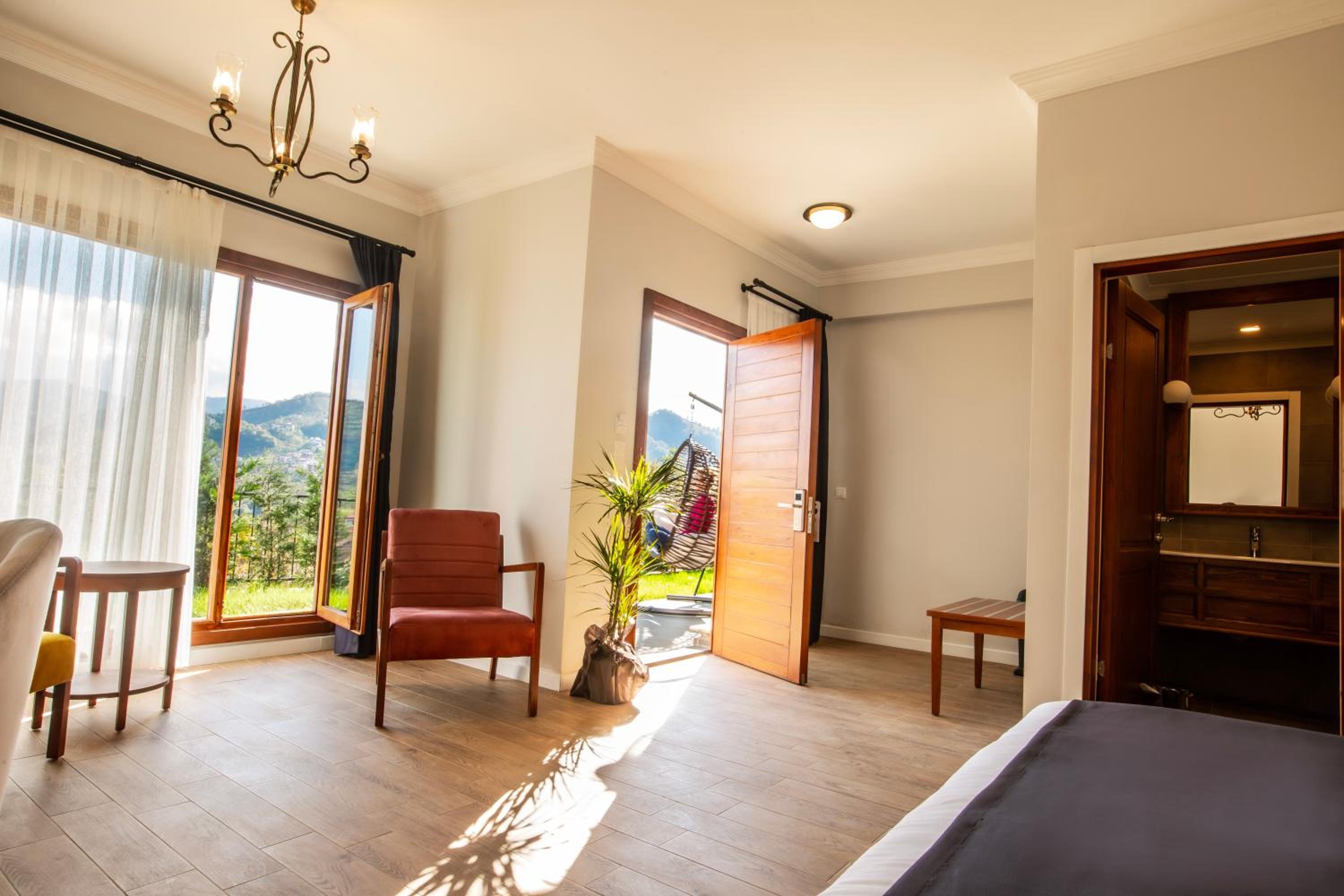 Queen Room with Garden View - Photo 6