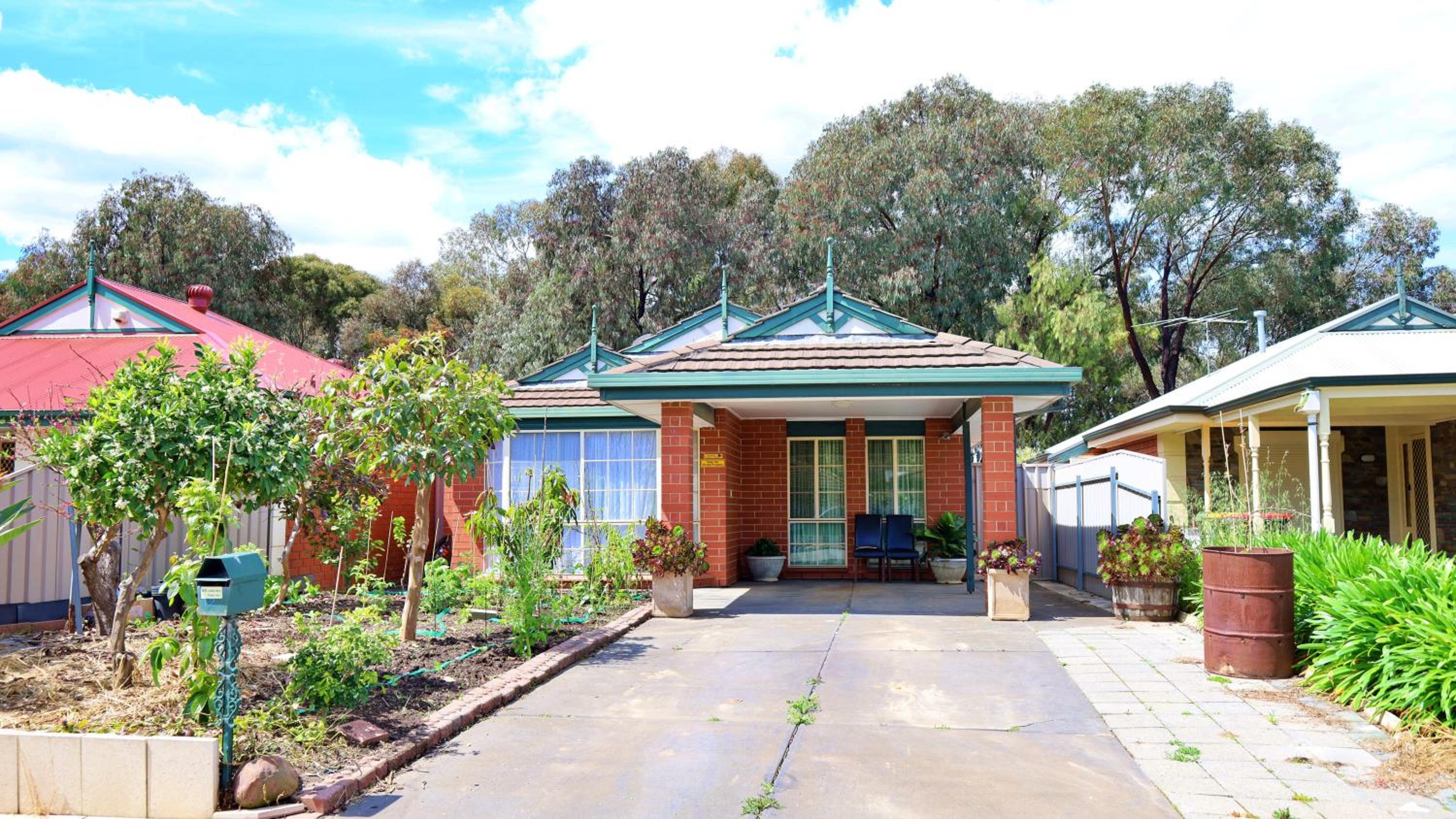 Four-Bedroom House photo 3