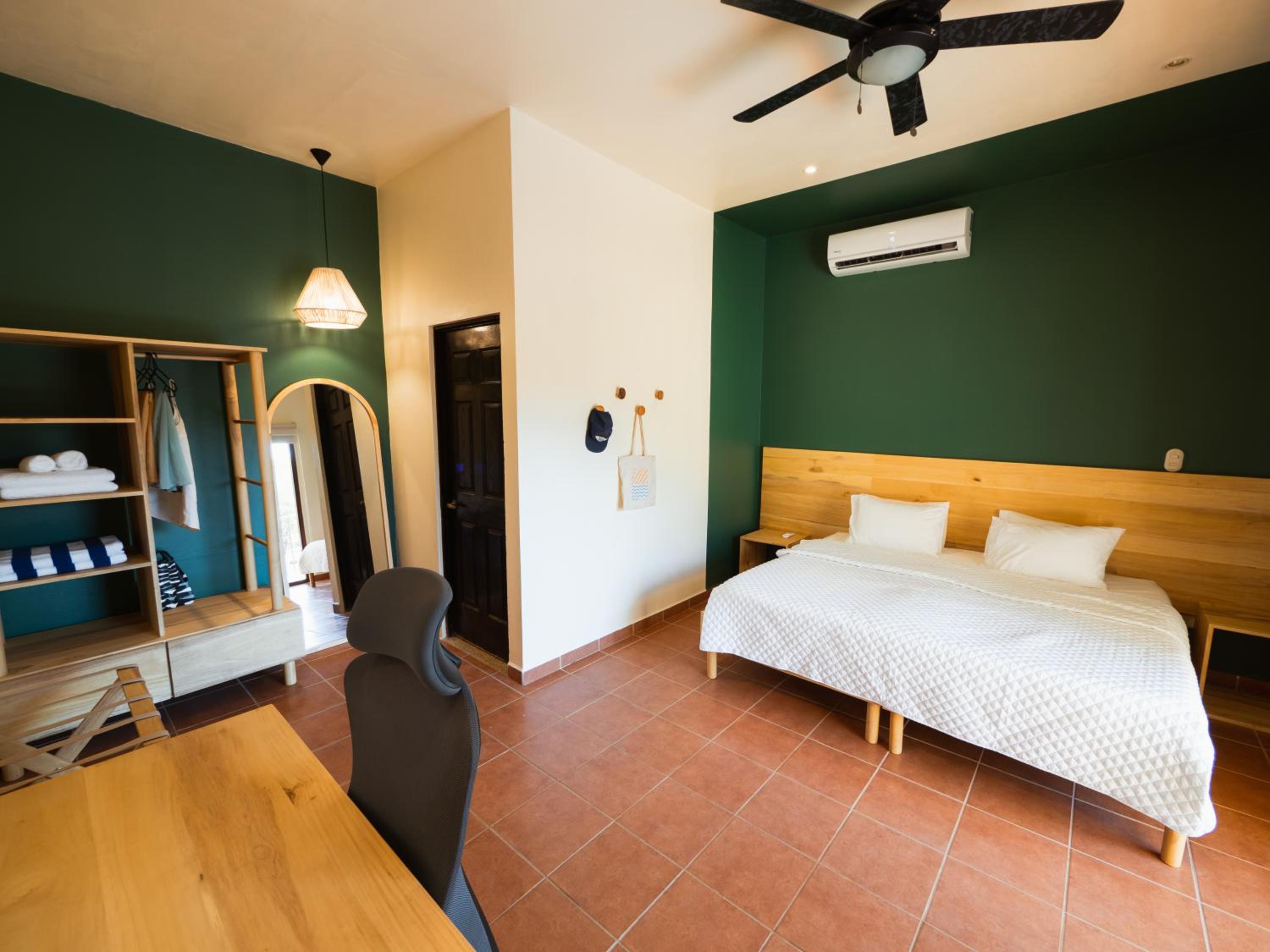 Deluxe King Room photo 1
