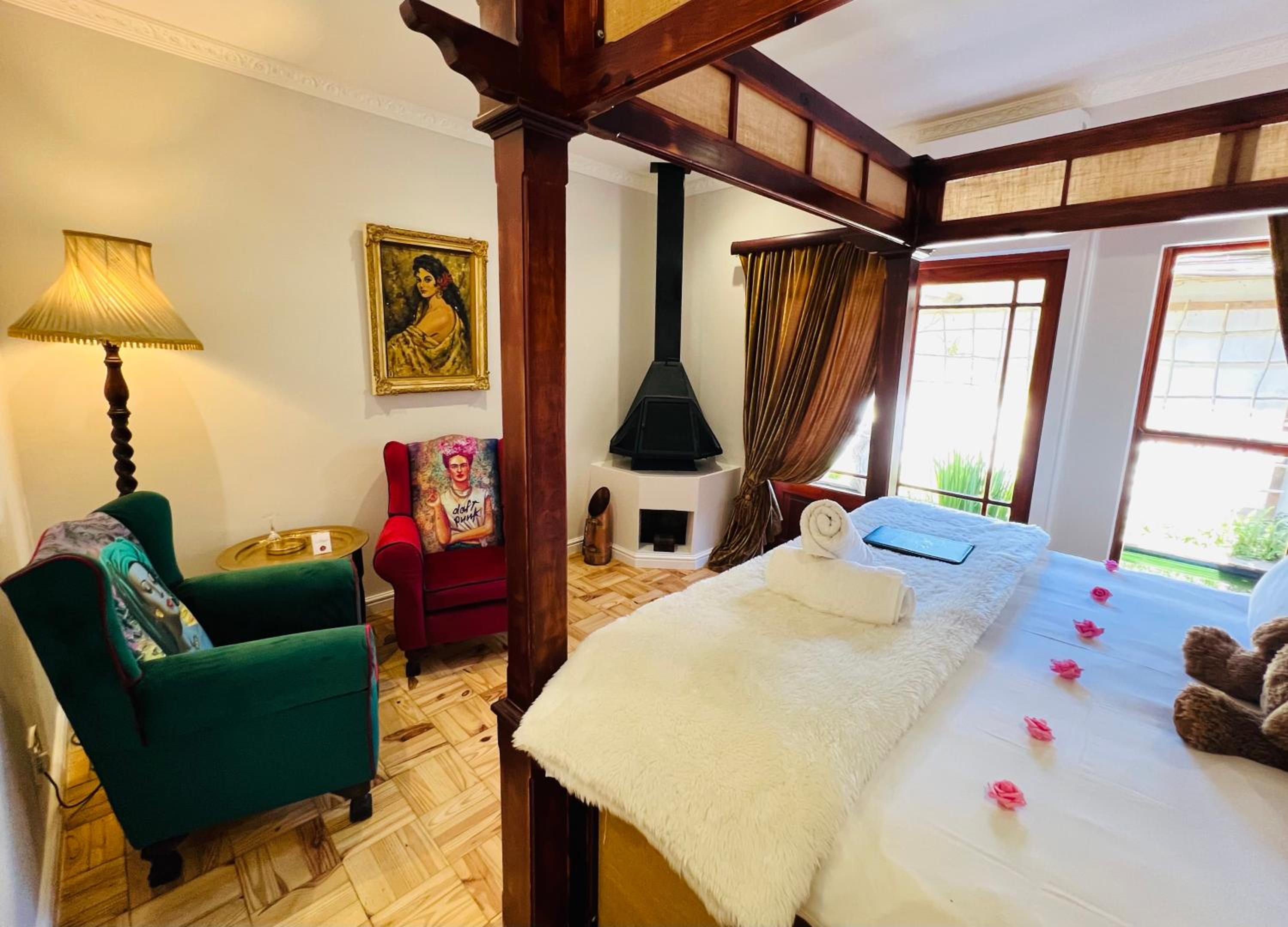 Deluxe King Room - Photo 5