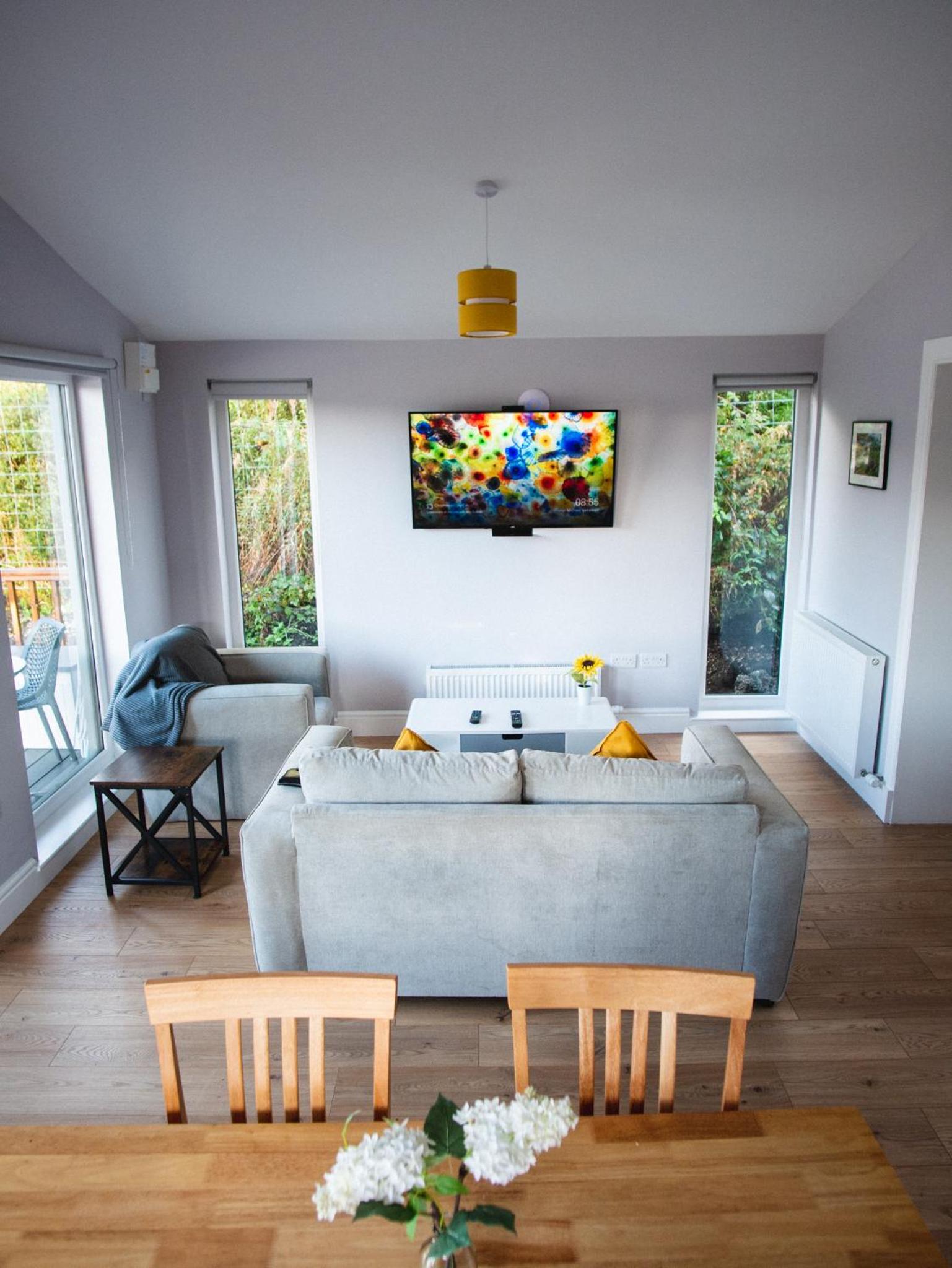Two-Bedroom Comfort Lodge - Photo 6