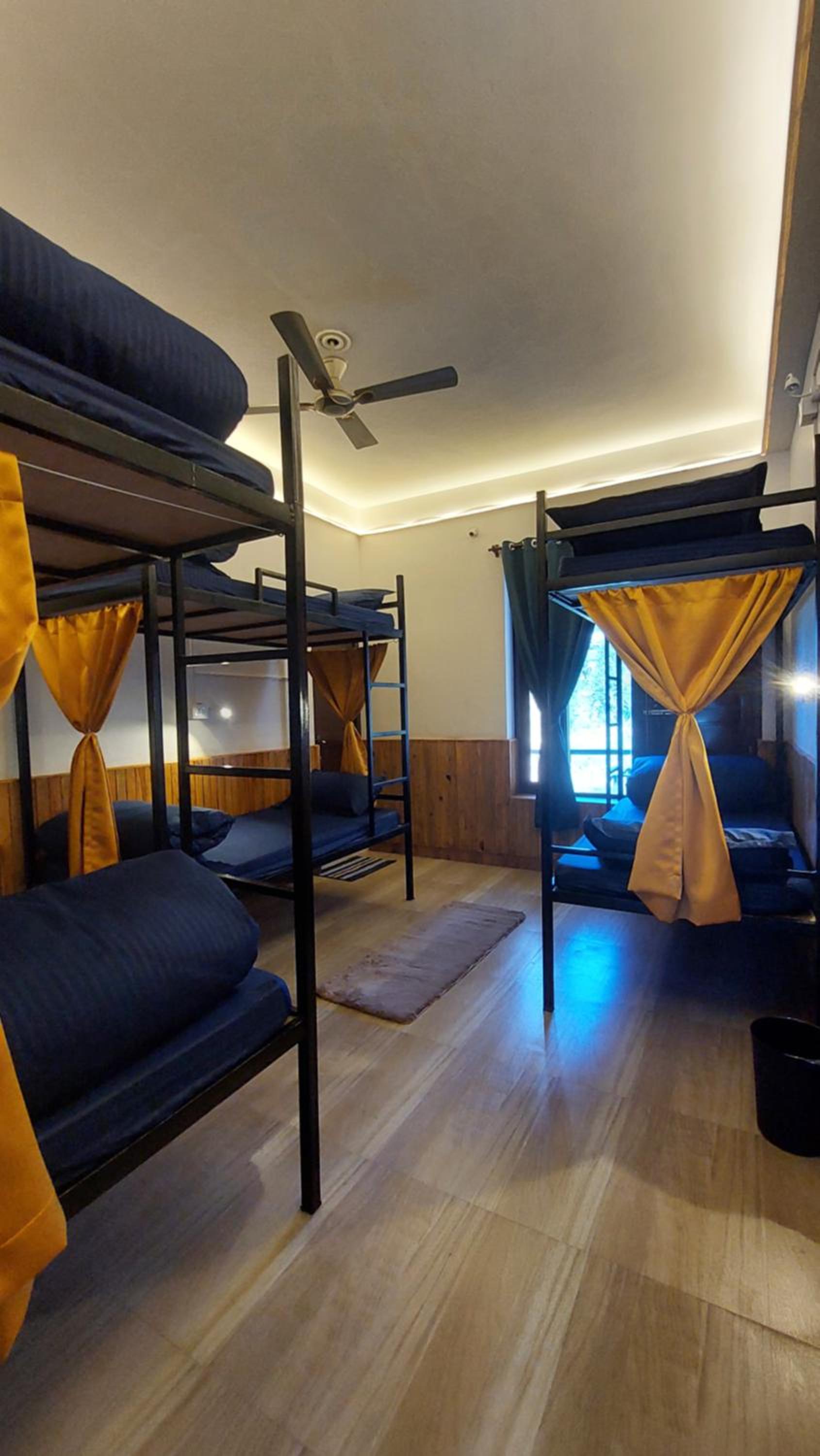 Bed in 6-Bed Mixed Dormitory Room photo 1