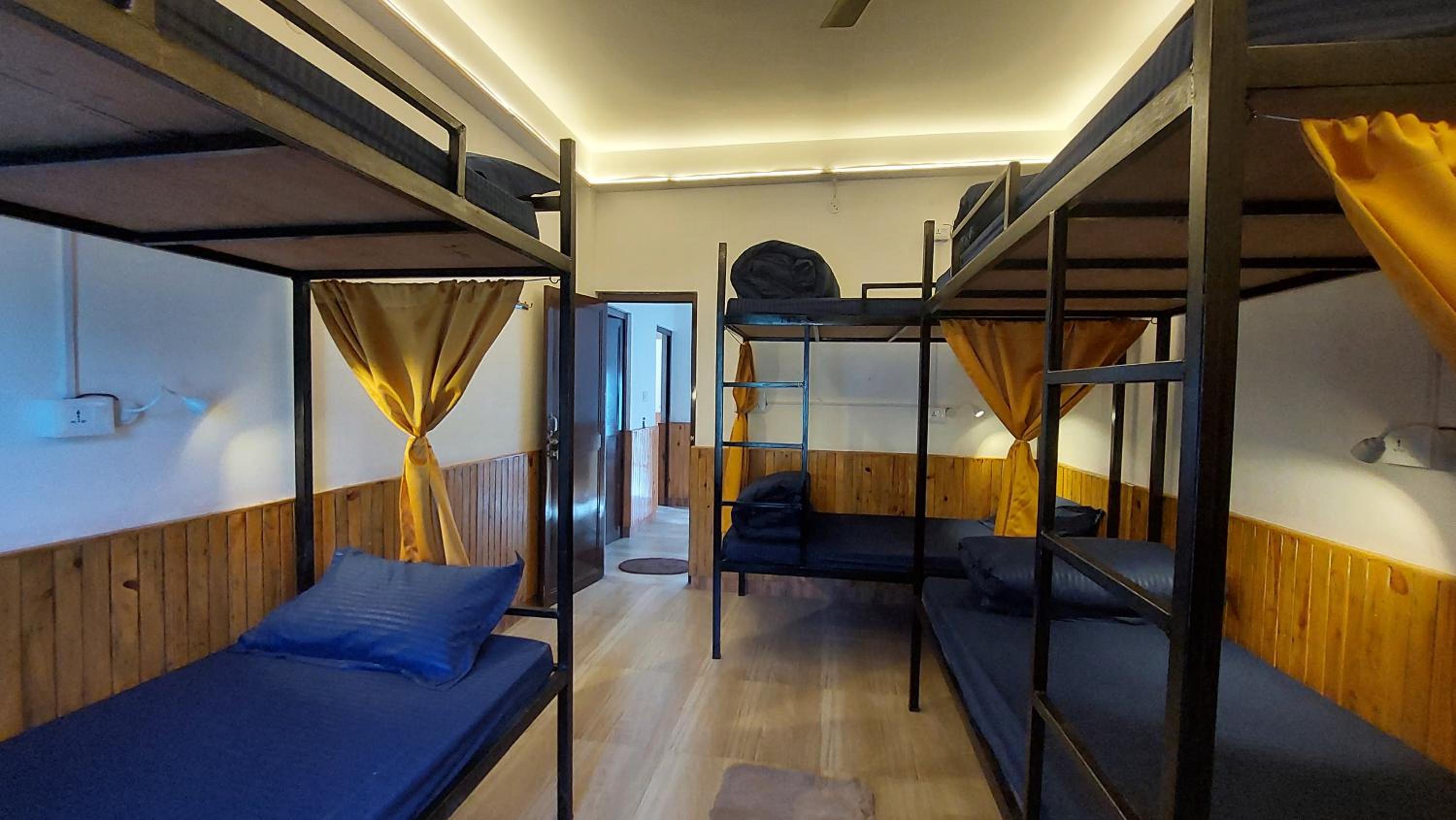 Bed in 6-Bed Mixed Dormitory Room photo 2