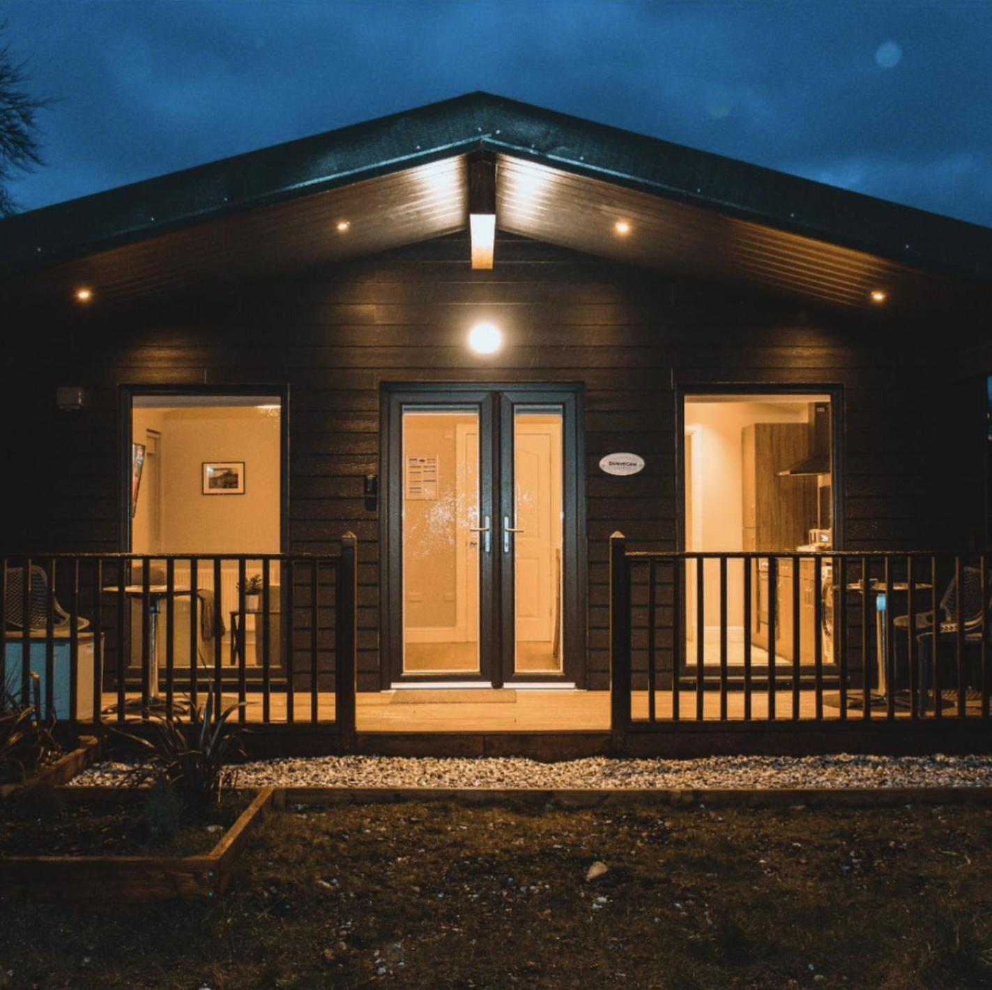 Two-Bedroom Comfort Lodge - Photo 10