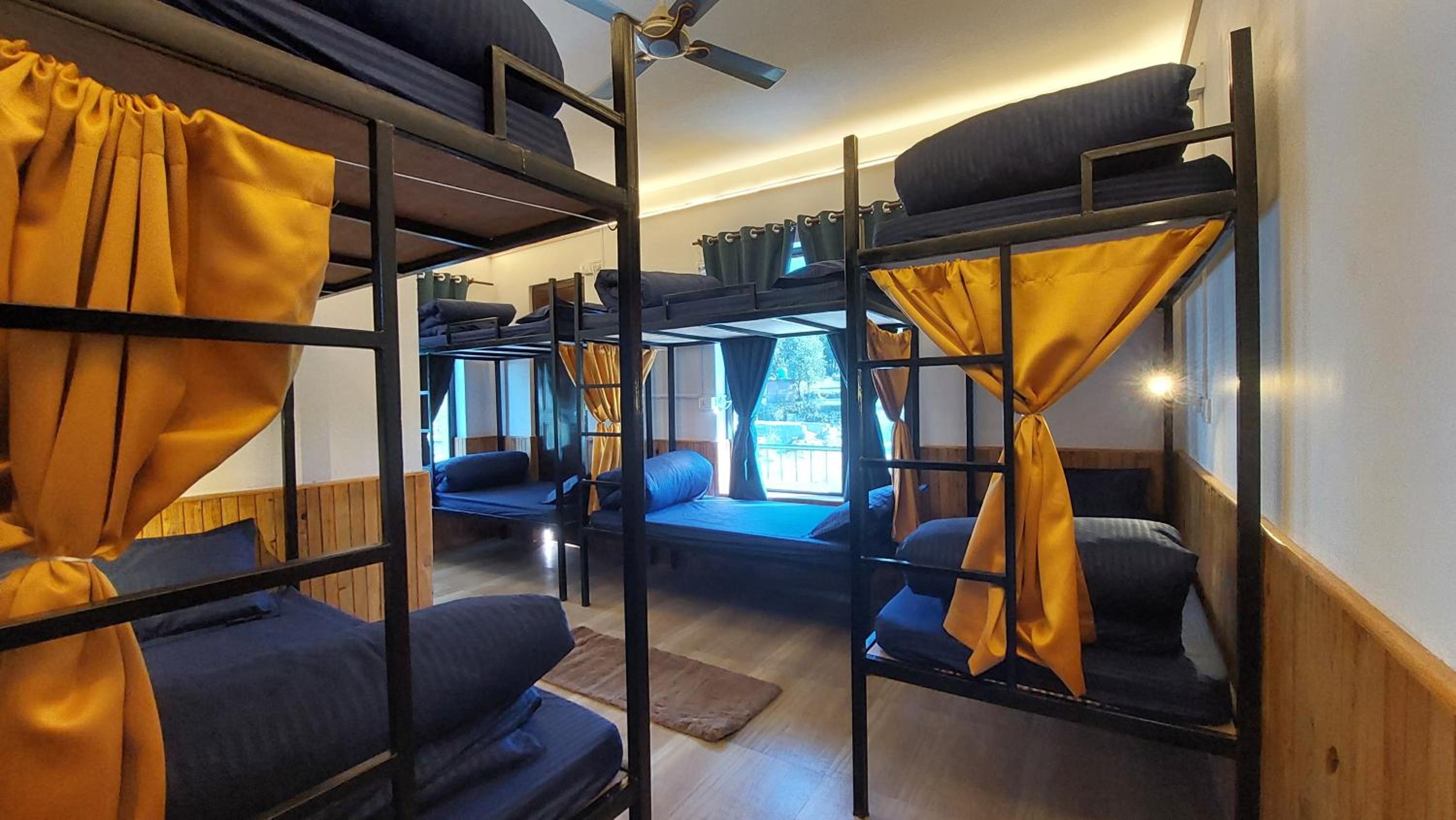 Bed in 8-Bed Mixed Dormitory Room photo 1