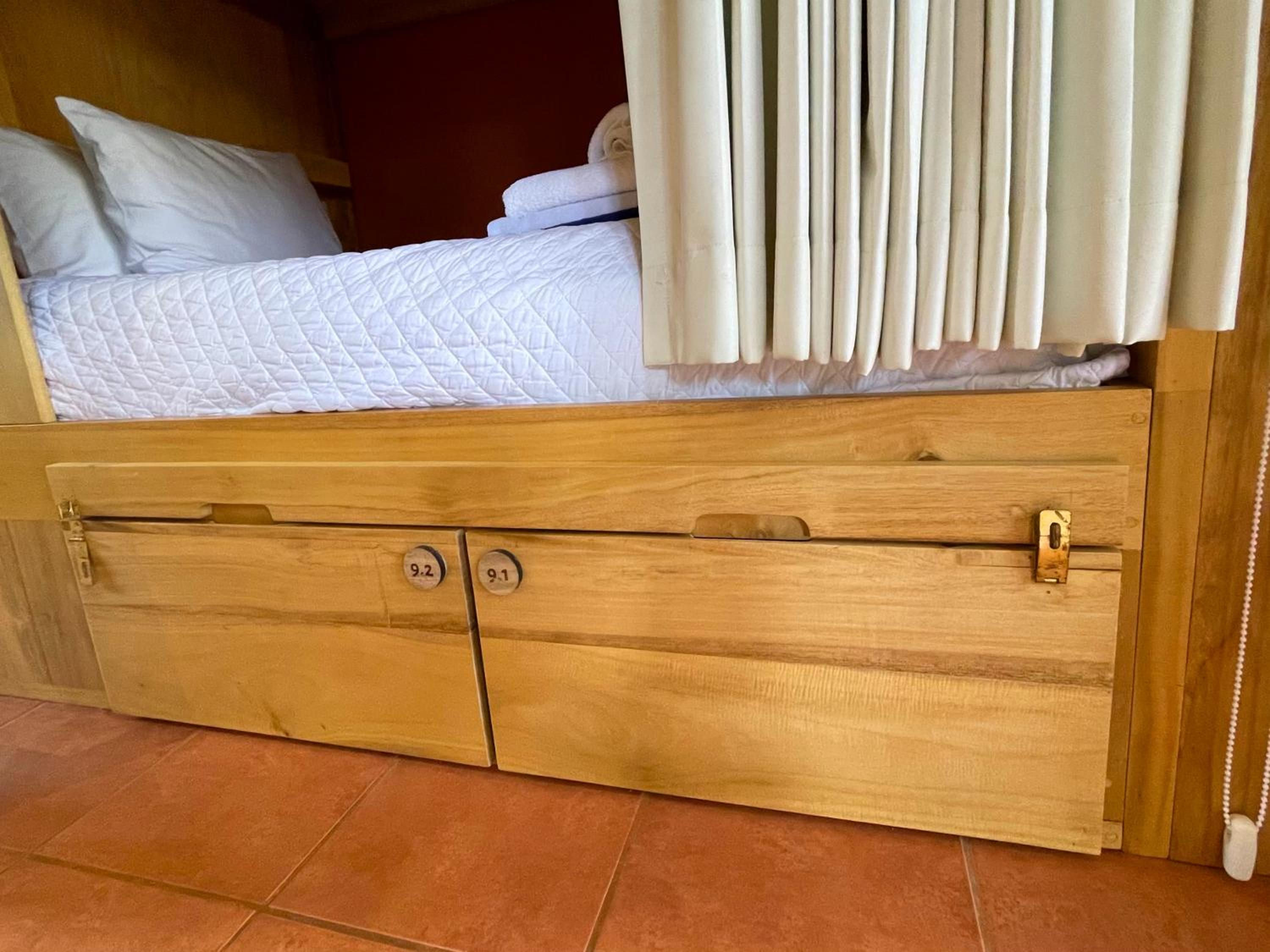 Bed in 6-Bed Dormitory Room photo 2