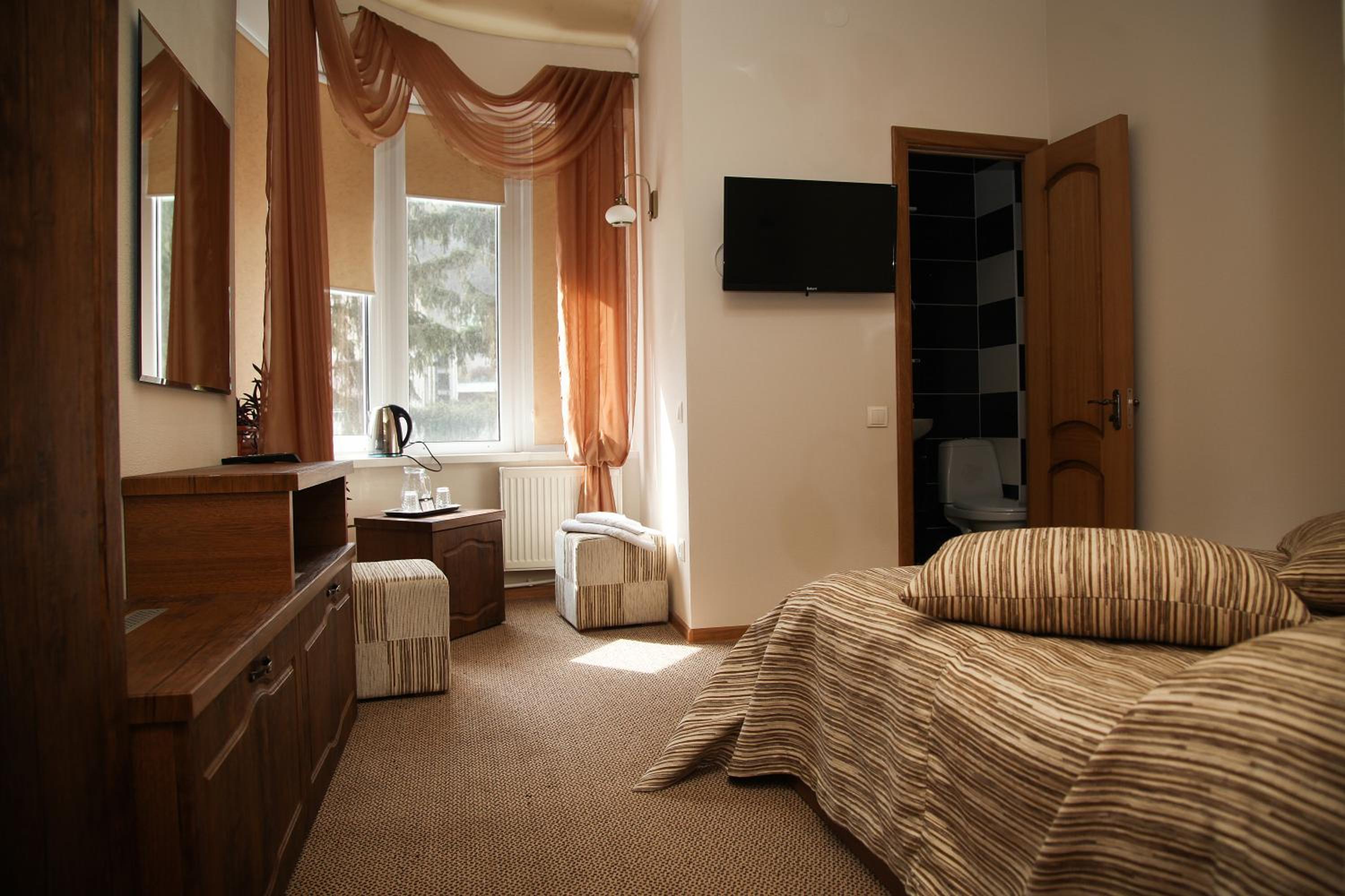 Standard Double or Twin Room photo 3