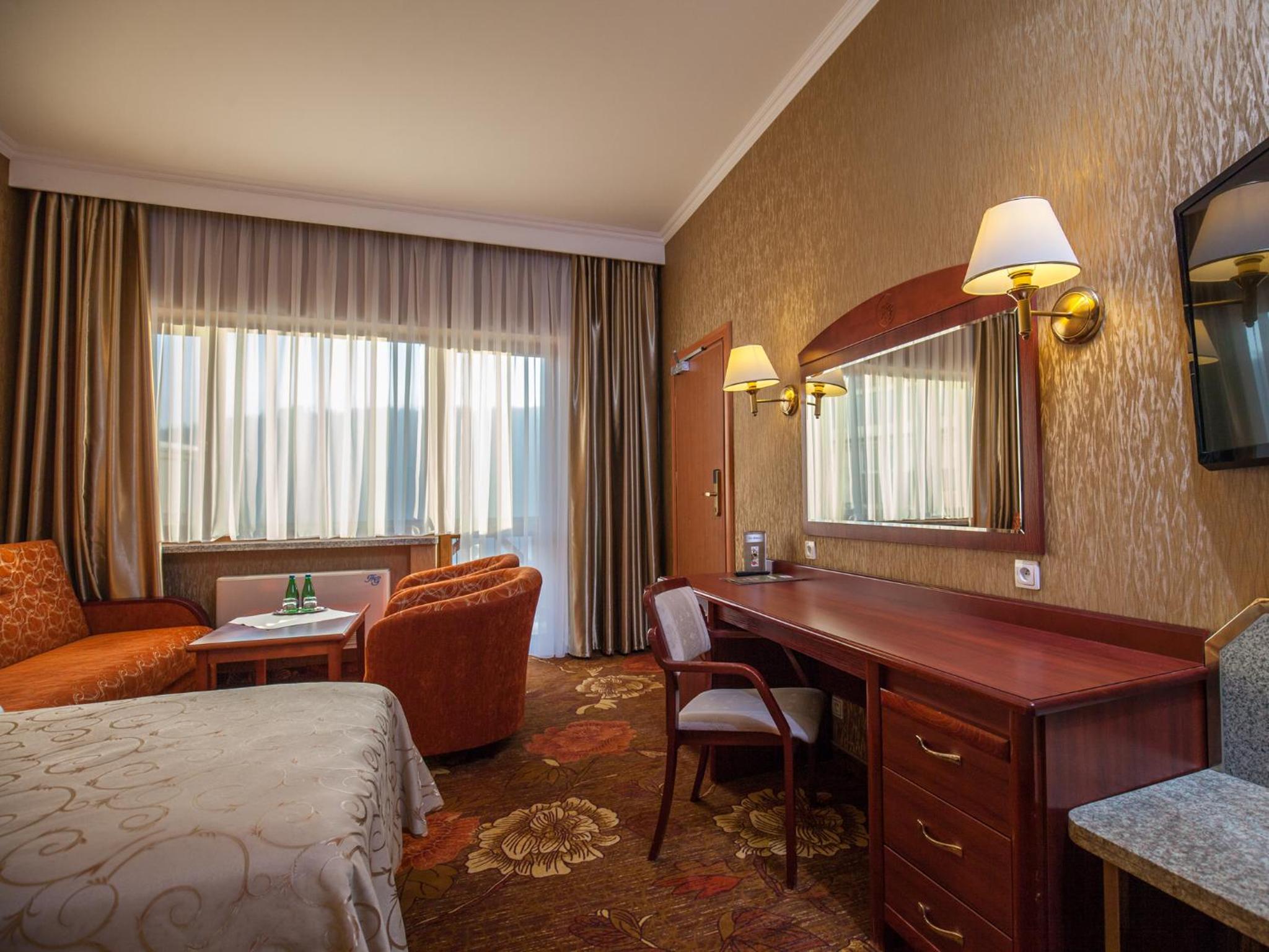 Double Room with Mountain View - Photo 1