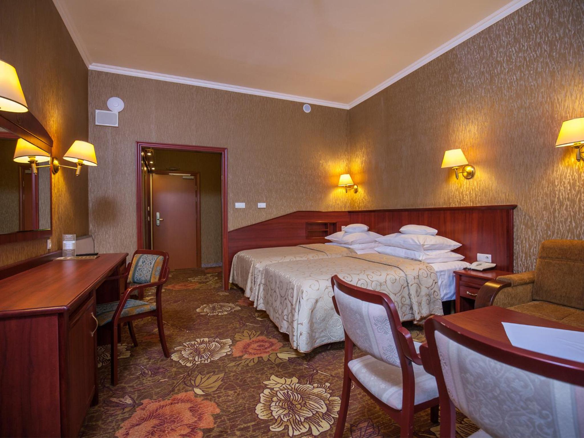 Double Room with Mountain View - Photo 3