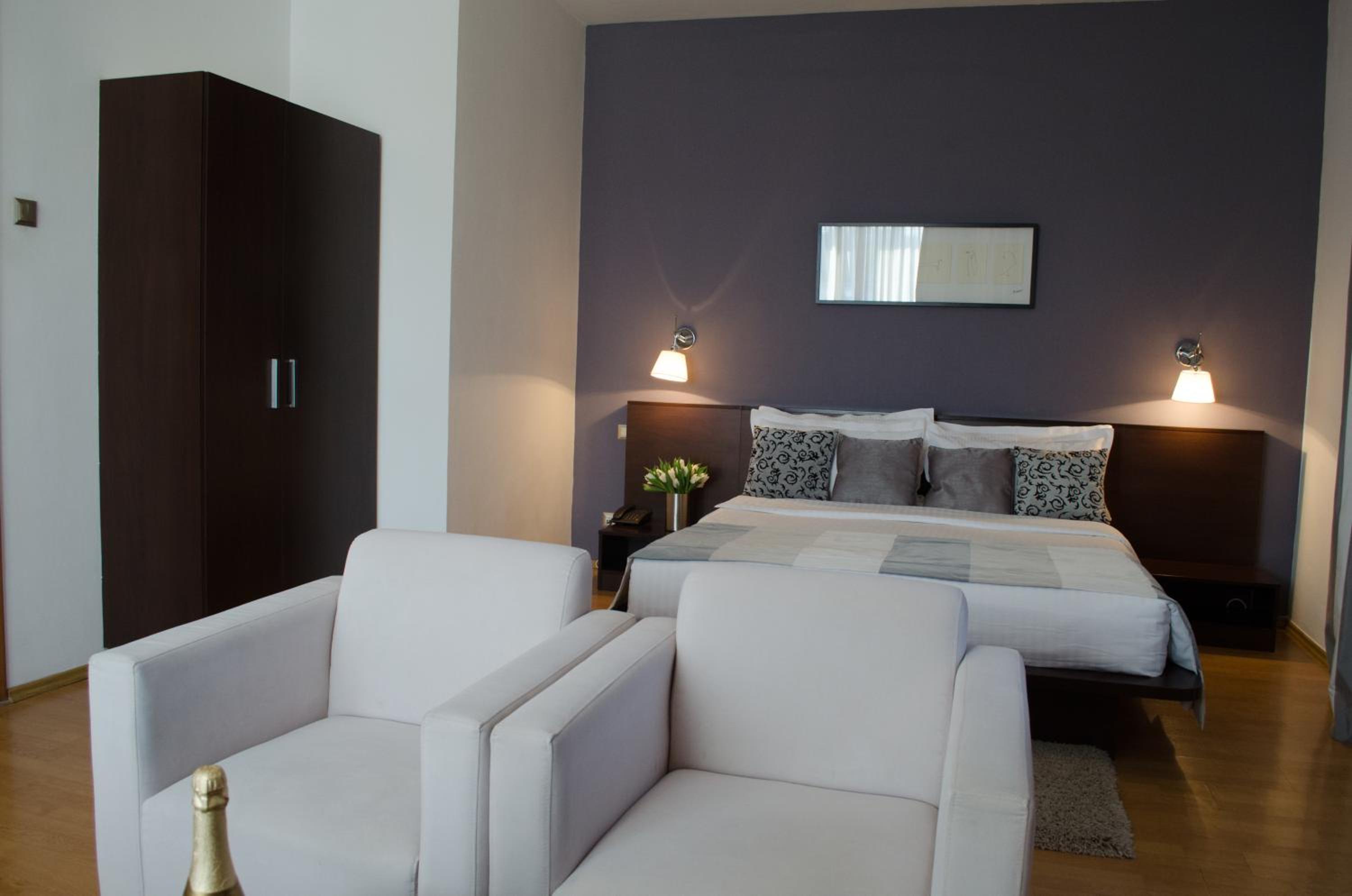 Junior Suite with Balcony - Photo 22