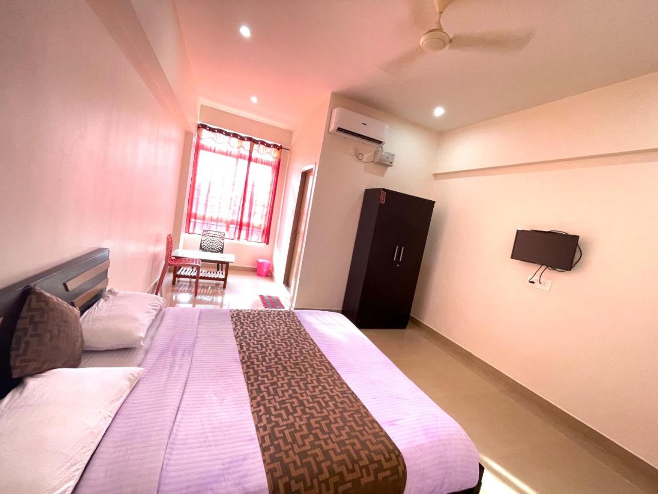 Deluxe Double Room - Photo 13