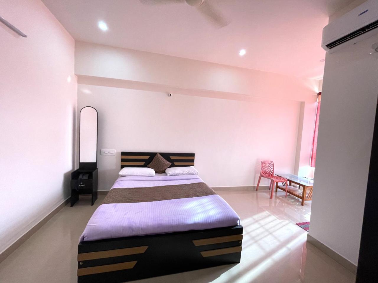 Deluxe Double Room - Photo 14