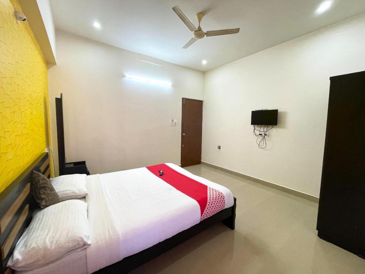 Budget Double Room - Photo 16