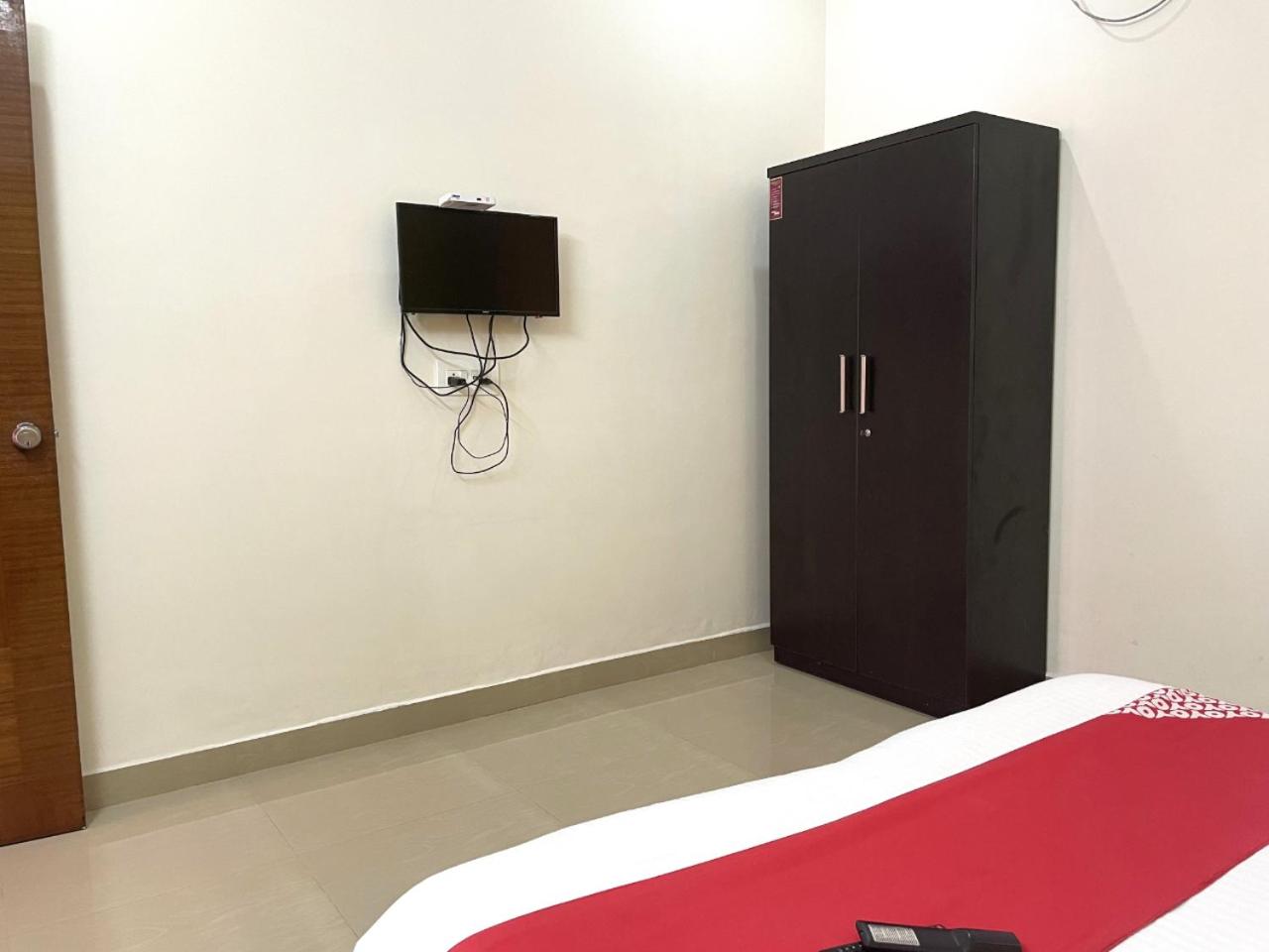 Budget Double Room - Photo 13