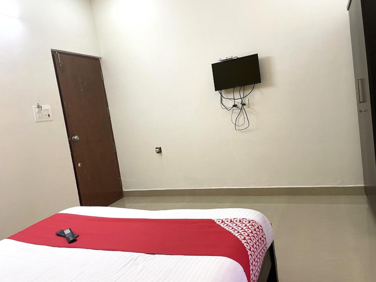 Budget Double Room - Photo 15