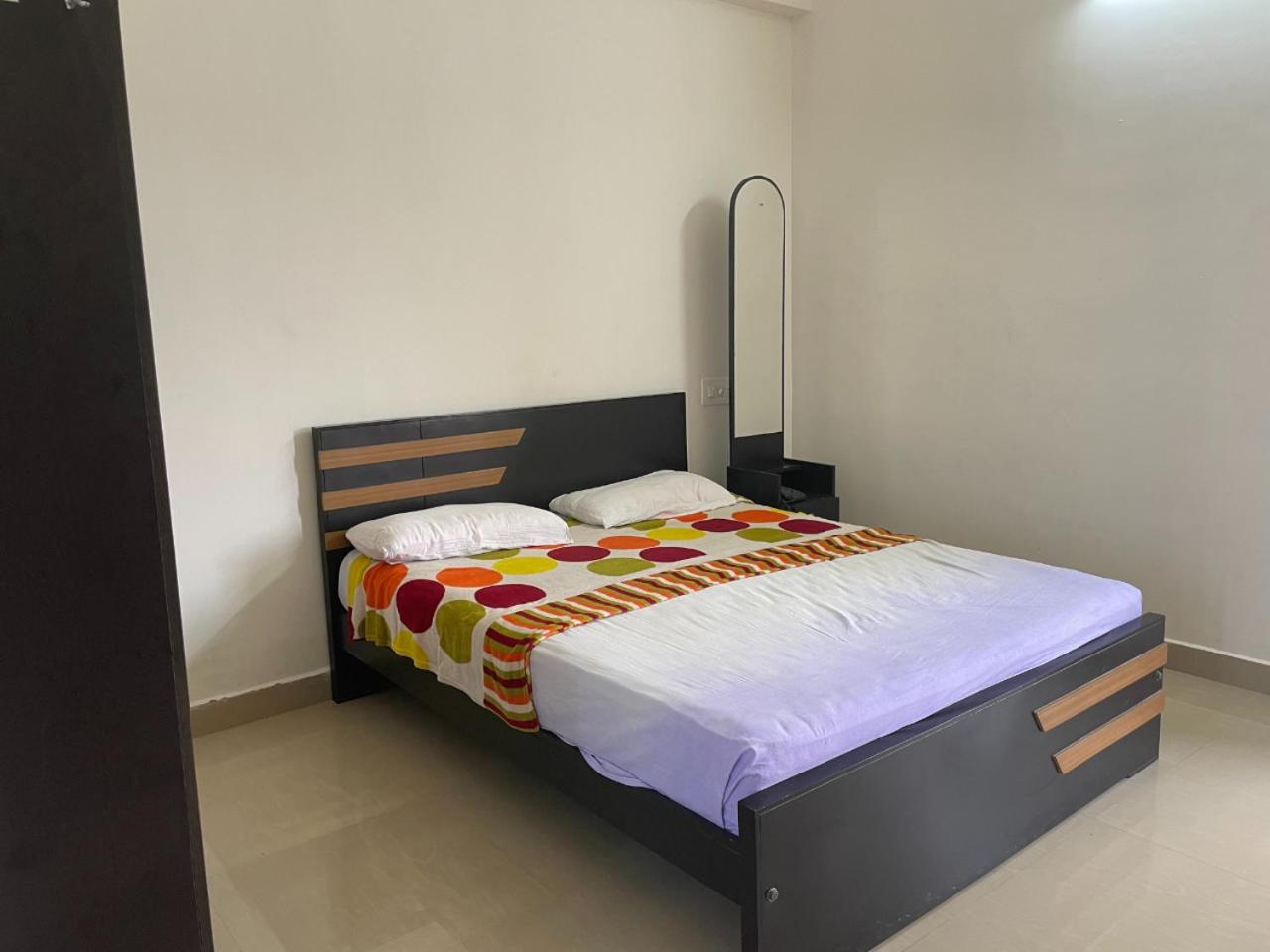 Budget Double Room - Photo 22